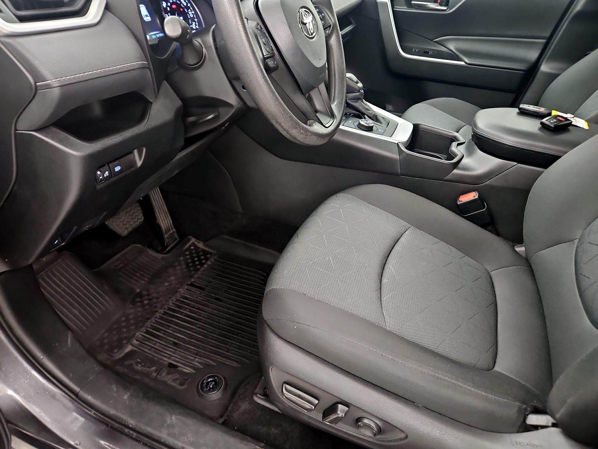 Thumbnail: 2022 Toyota RAV4 - 11