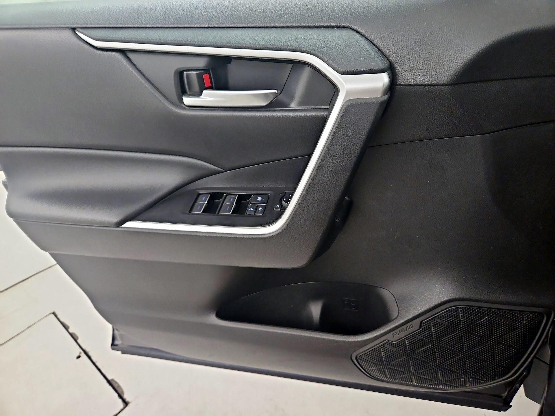 Thumbnail: 2022 Toyota RAV4 - 12