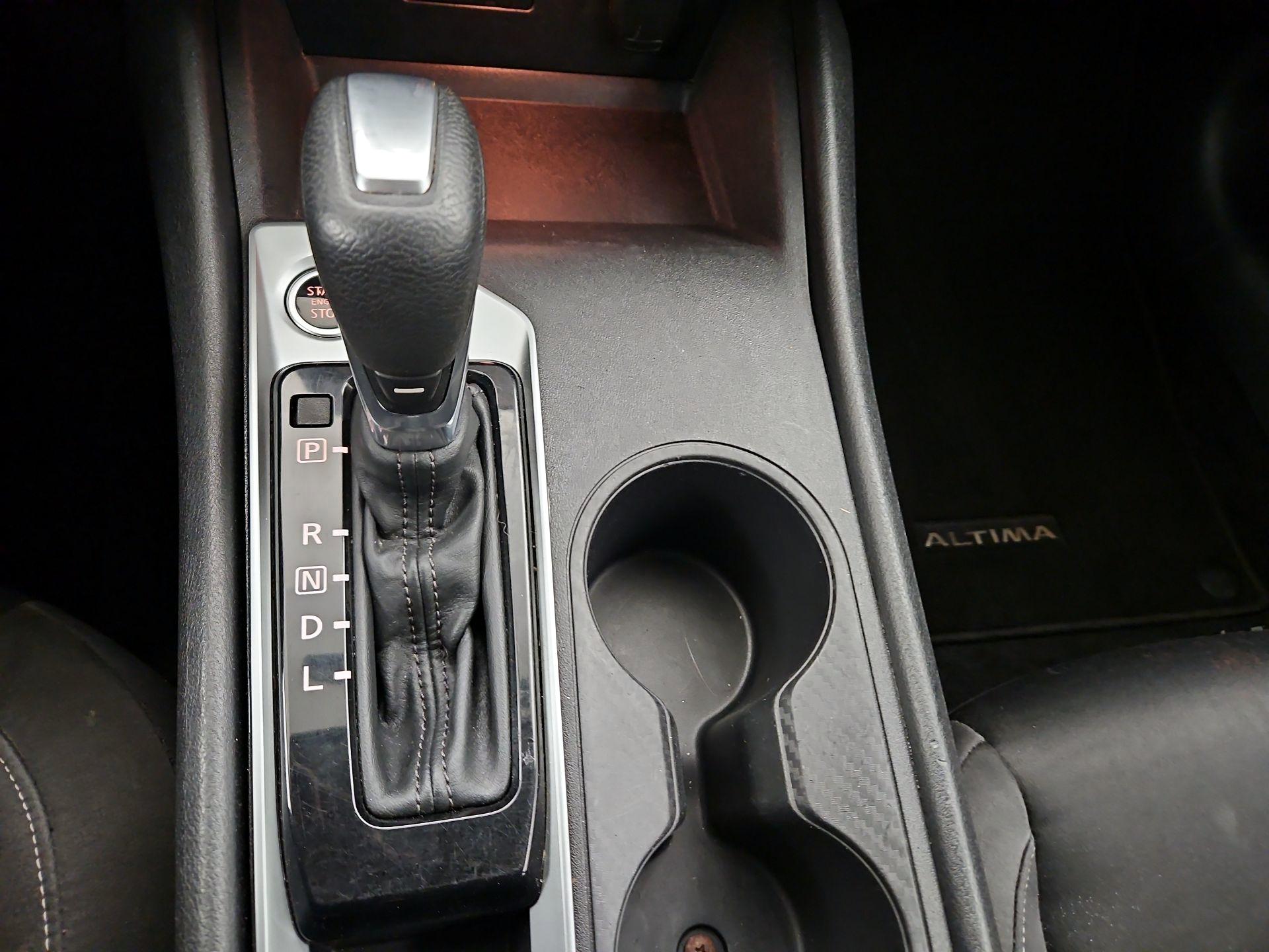 Thumbnail: 2019 Nissan Altima - 17