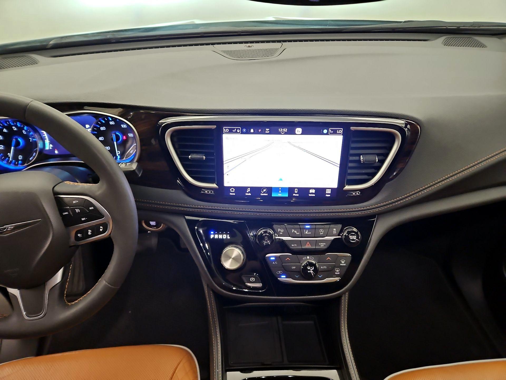 Thumbnail: 2022 Chrysler Pacifica - 9