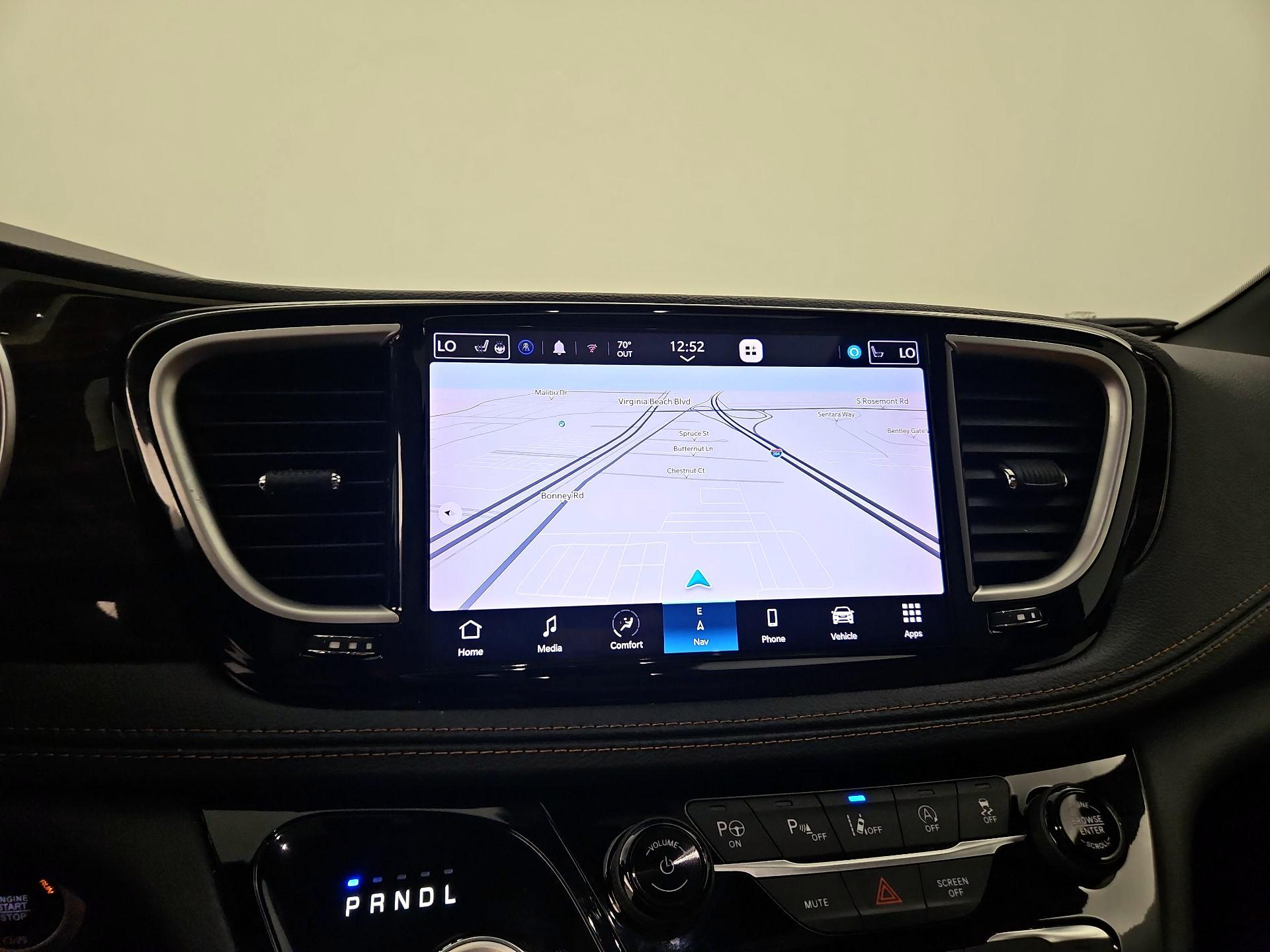 Thumbnail: 2022 Chrysler Pacifica - 14