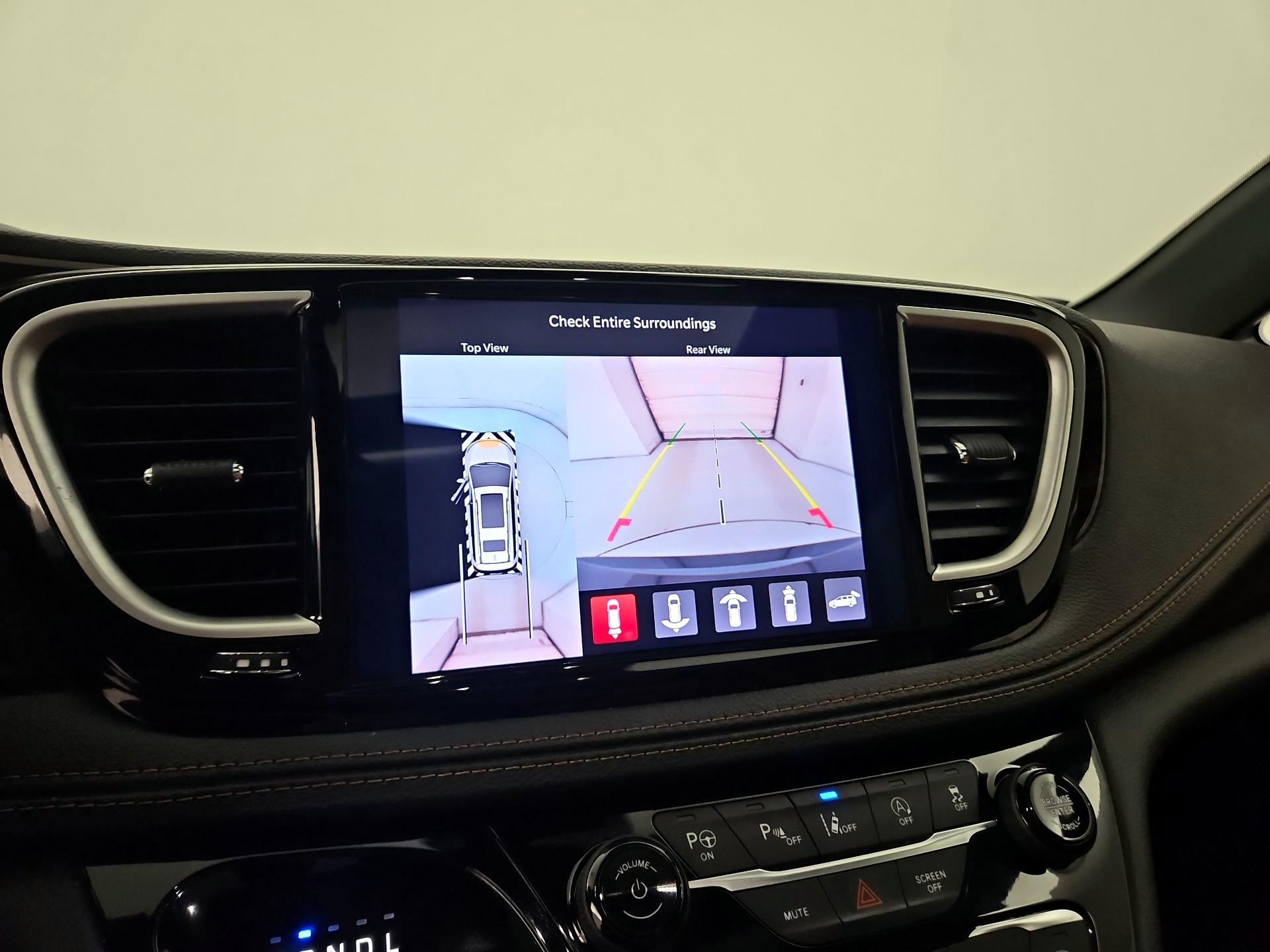 Thumbnail: 2022 Chrysler Pacifica - 15