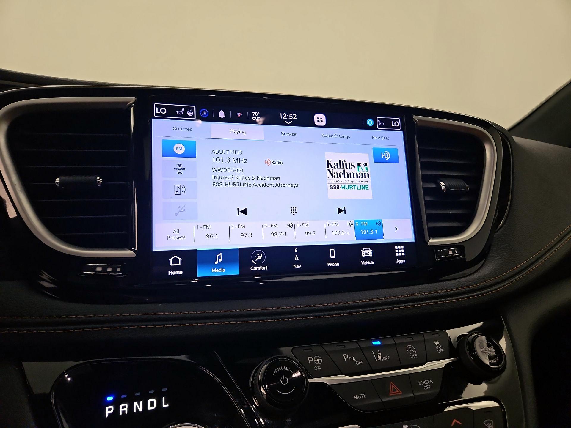 Thumbnail: 2022 Chrysler Pacifica - 16