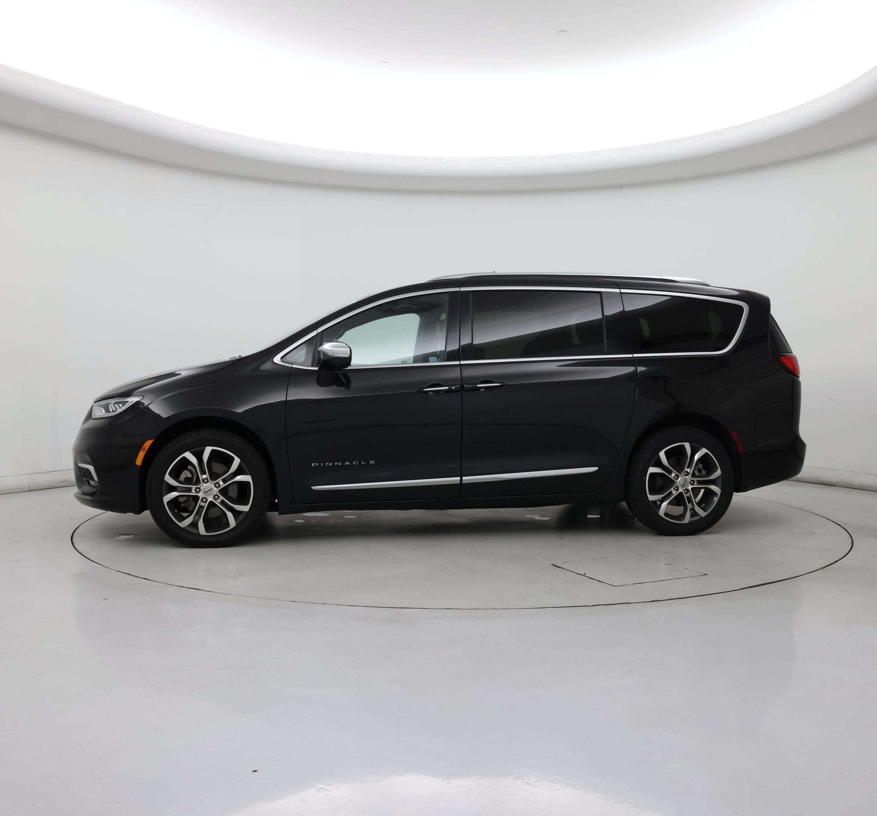 Thumbnail: 2022 Chrysler Pacifica - 3