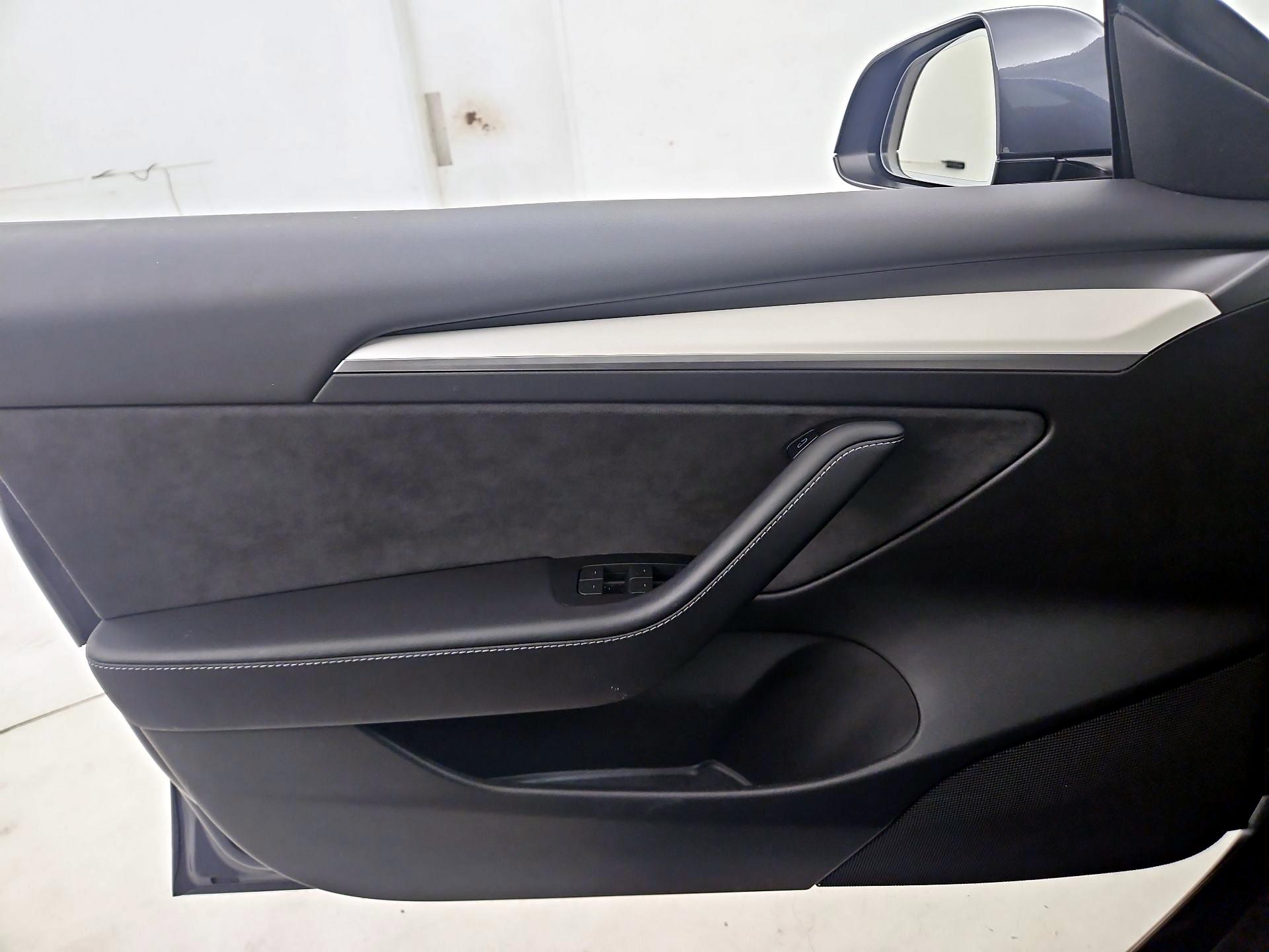 Thumbnail: 2023 Tesla Model 3 - 12