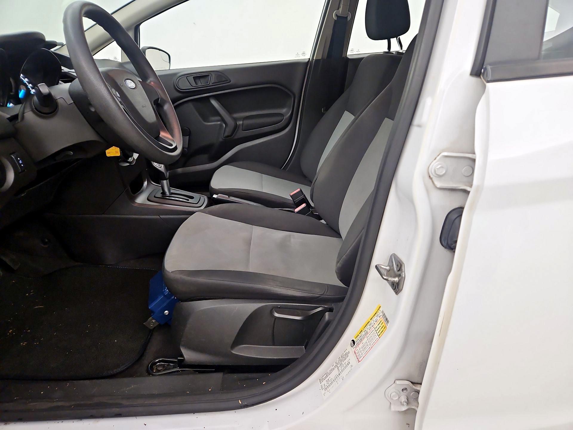 Thumbnail: 2016 Ford Fiesta - 11