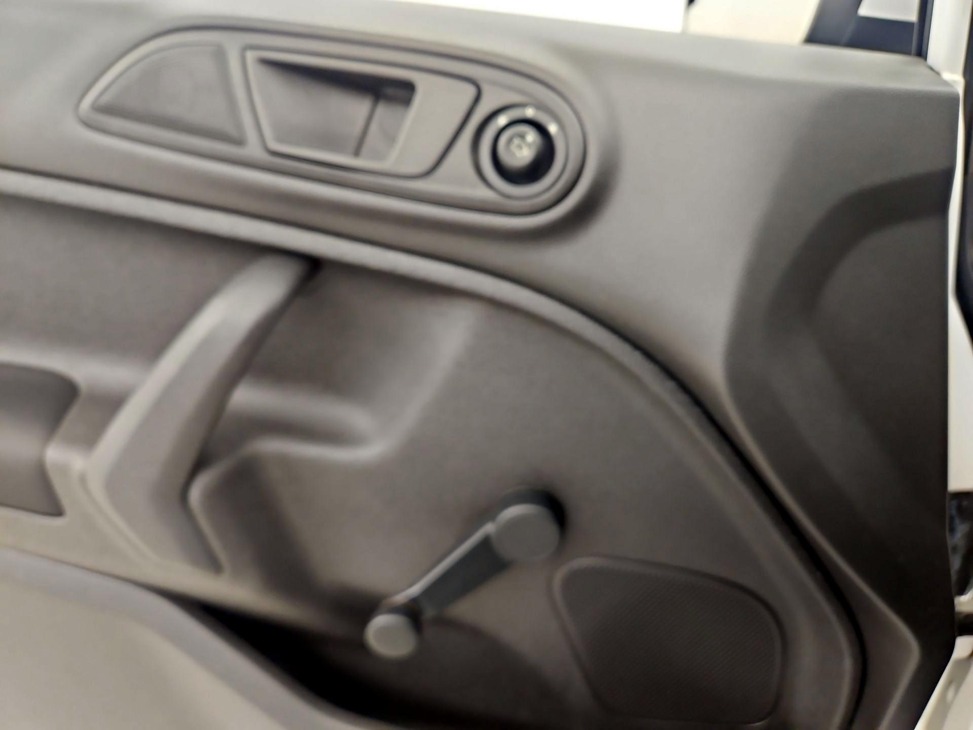 Thumbnail: 2016 Ford Fiesta - 12