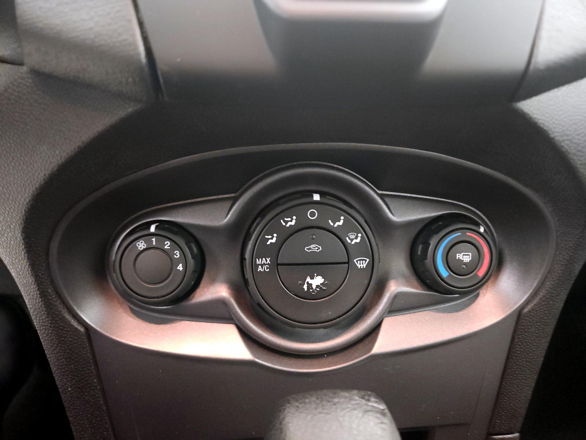 Thumbnail: 2016 Ford Fiesta - 15