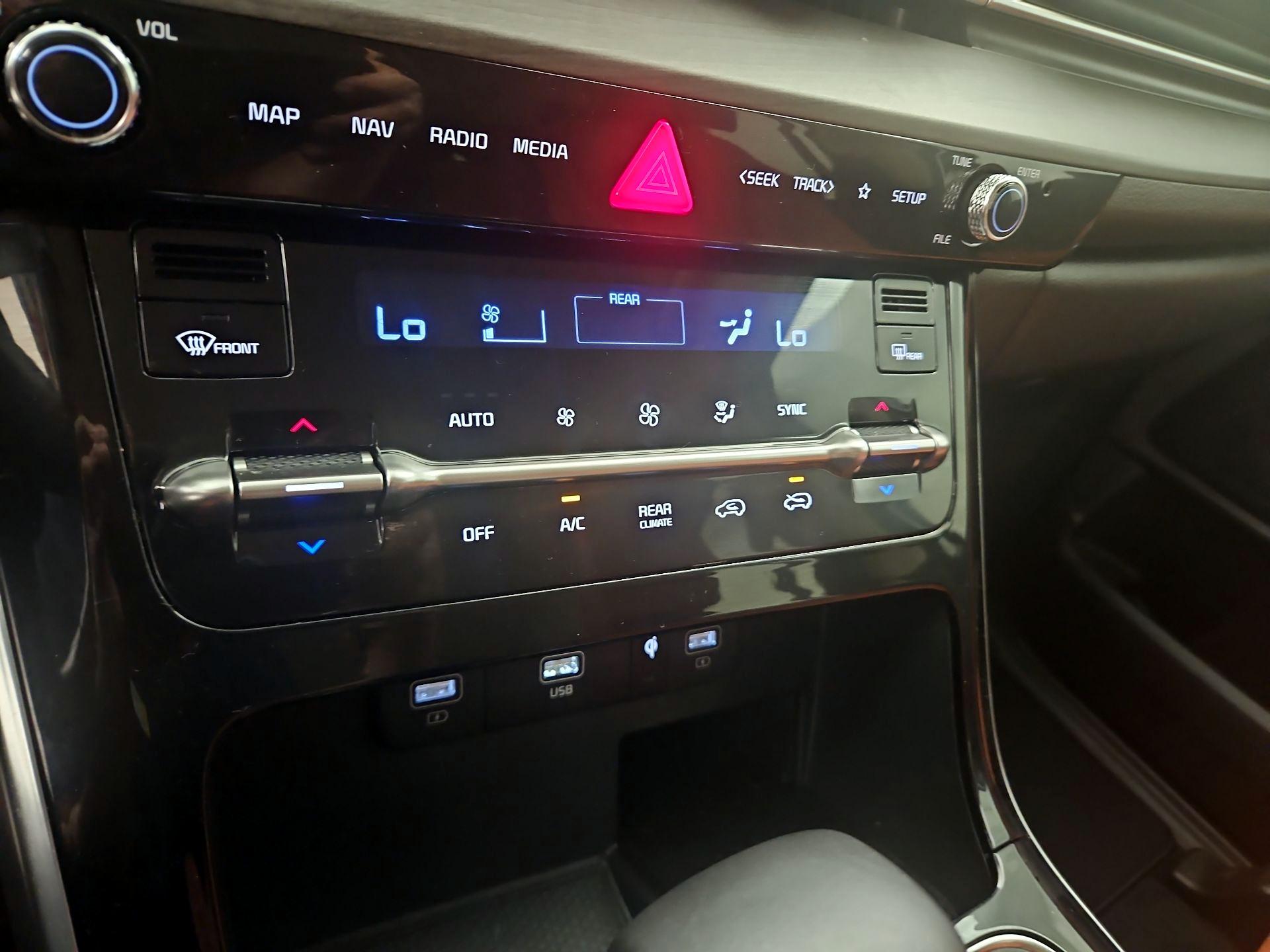 Thumbnail: 2024 Kia Carnival - 17