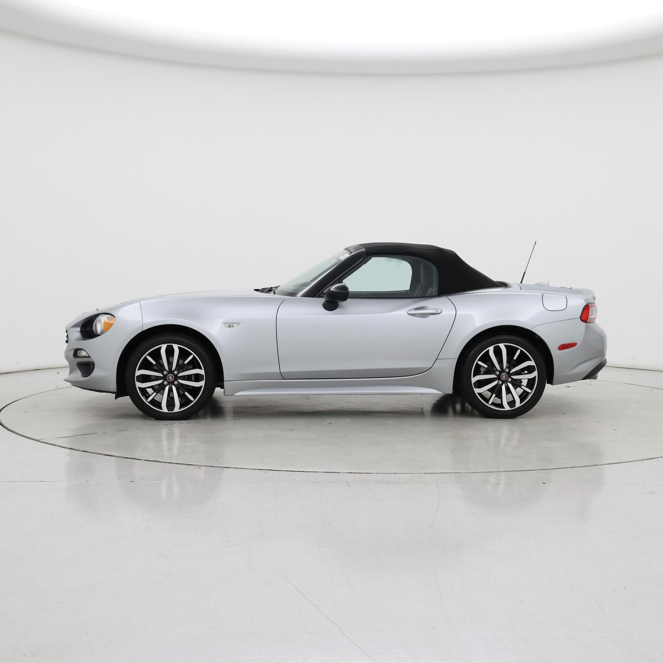 Thumbnail: 2020 Fiat 124 Spider - 3