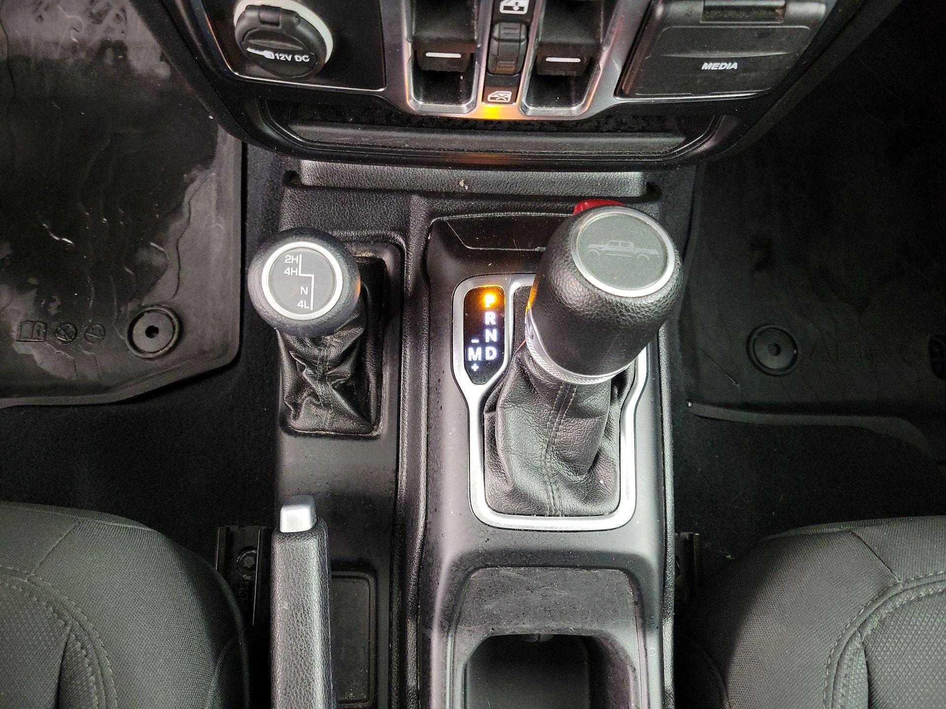 Thumbnail: 2020 Jeep Gladiator - 17