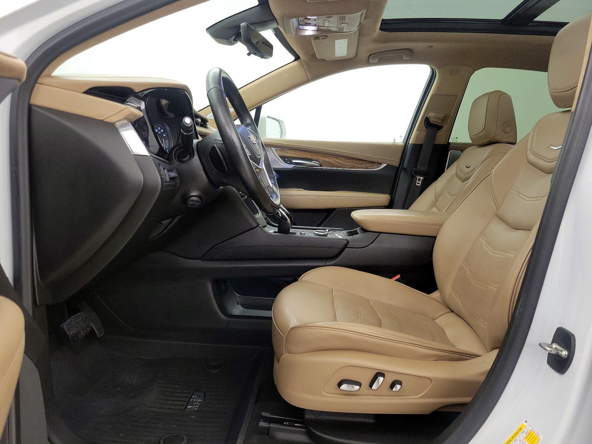 Thumbnail: 2020 Cadillac XT5 - 11