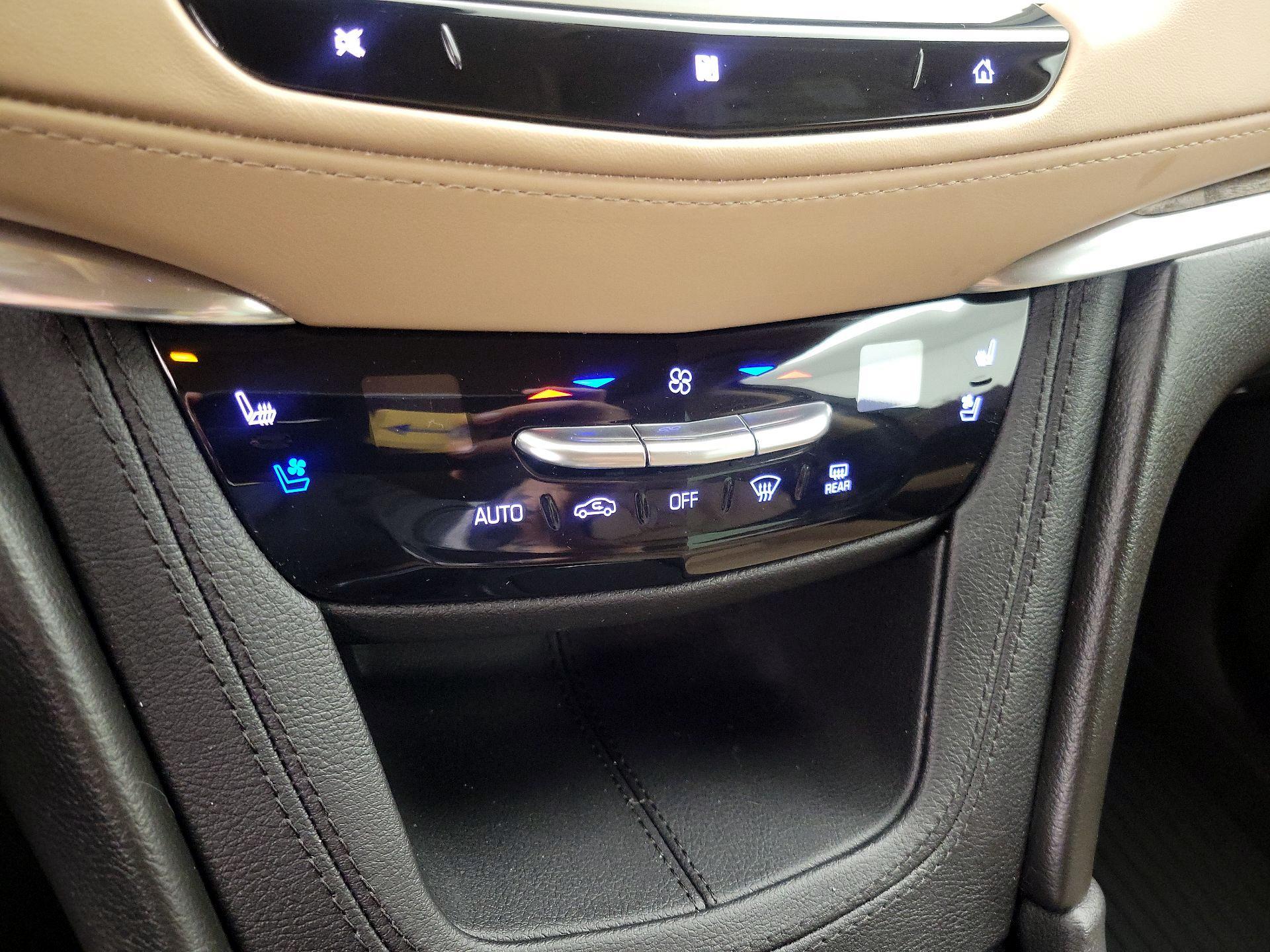 Thumbnail: 2020 Cadillac XT5 - 17