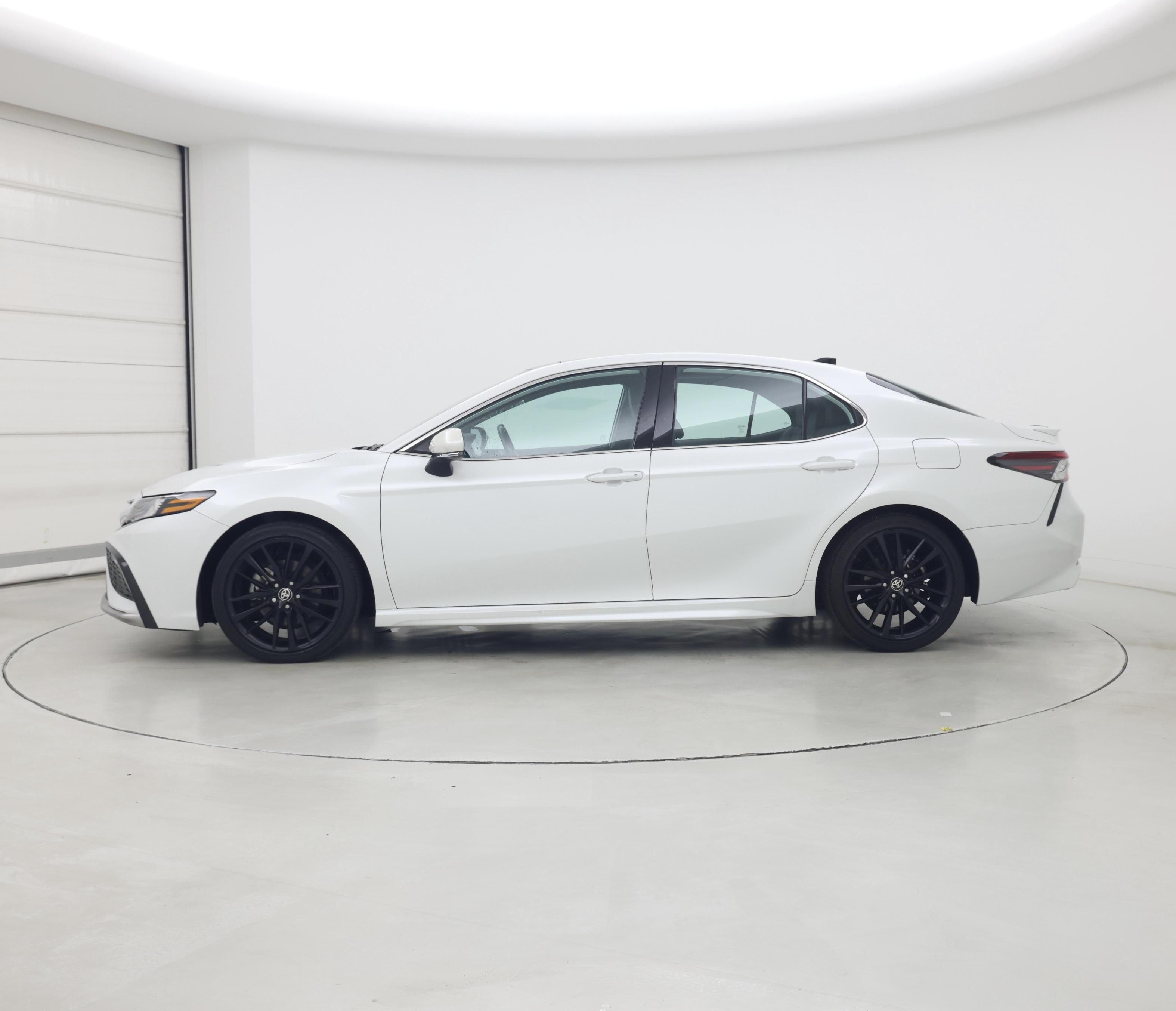 Thumbnail: 2022 Toyota Camry - 3