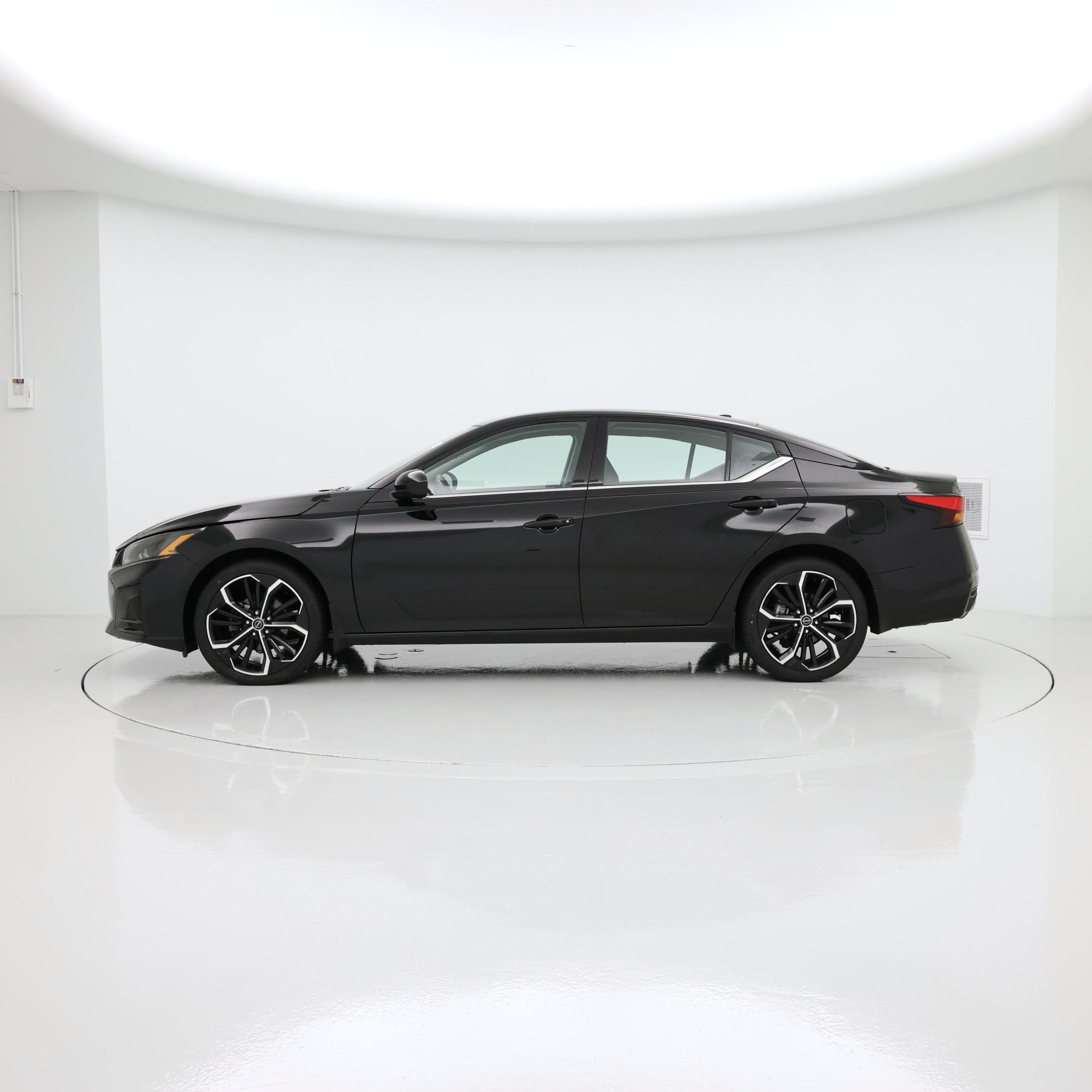 Thumbnail: 2023 Nissan Altima - 3