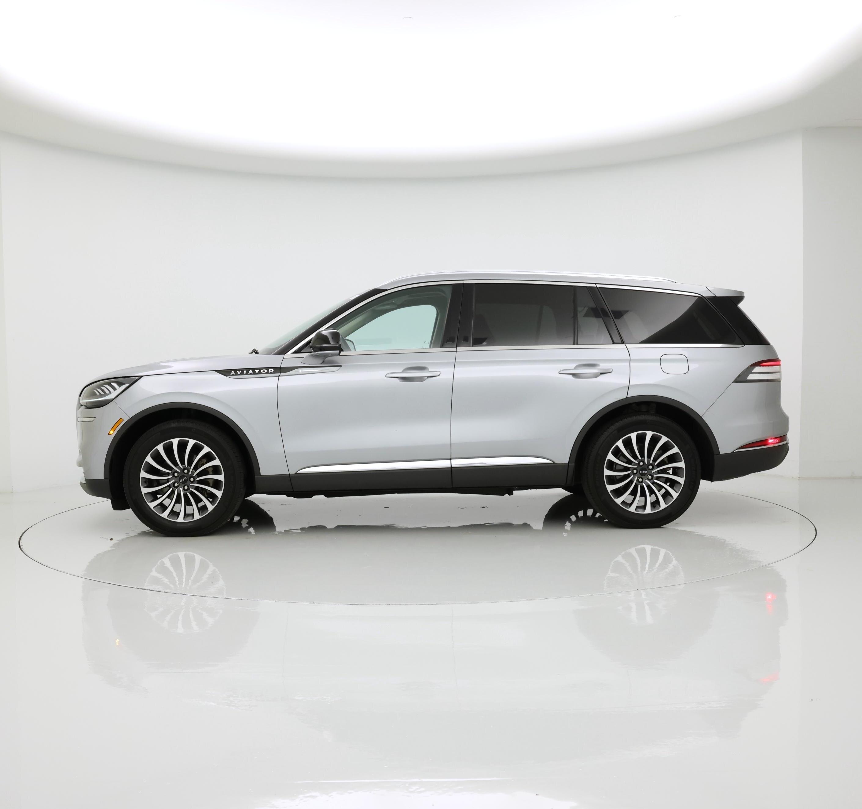 Thumbnail: 2022 Lincoln Aviator - 3