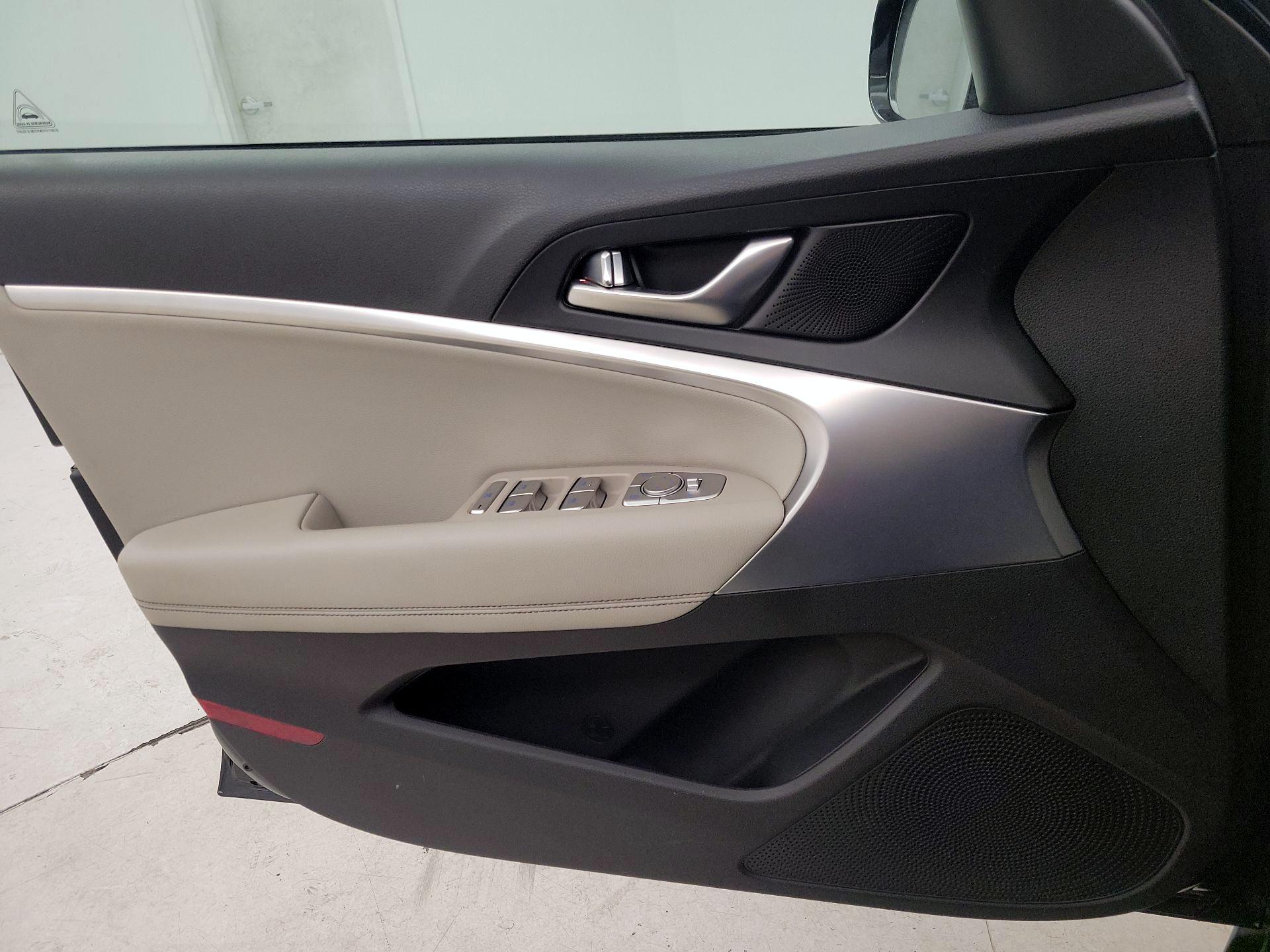 Thumbnail: 2021 Genesis G70 - 12