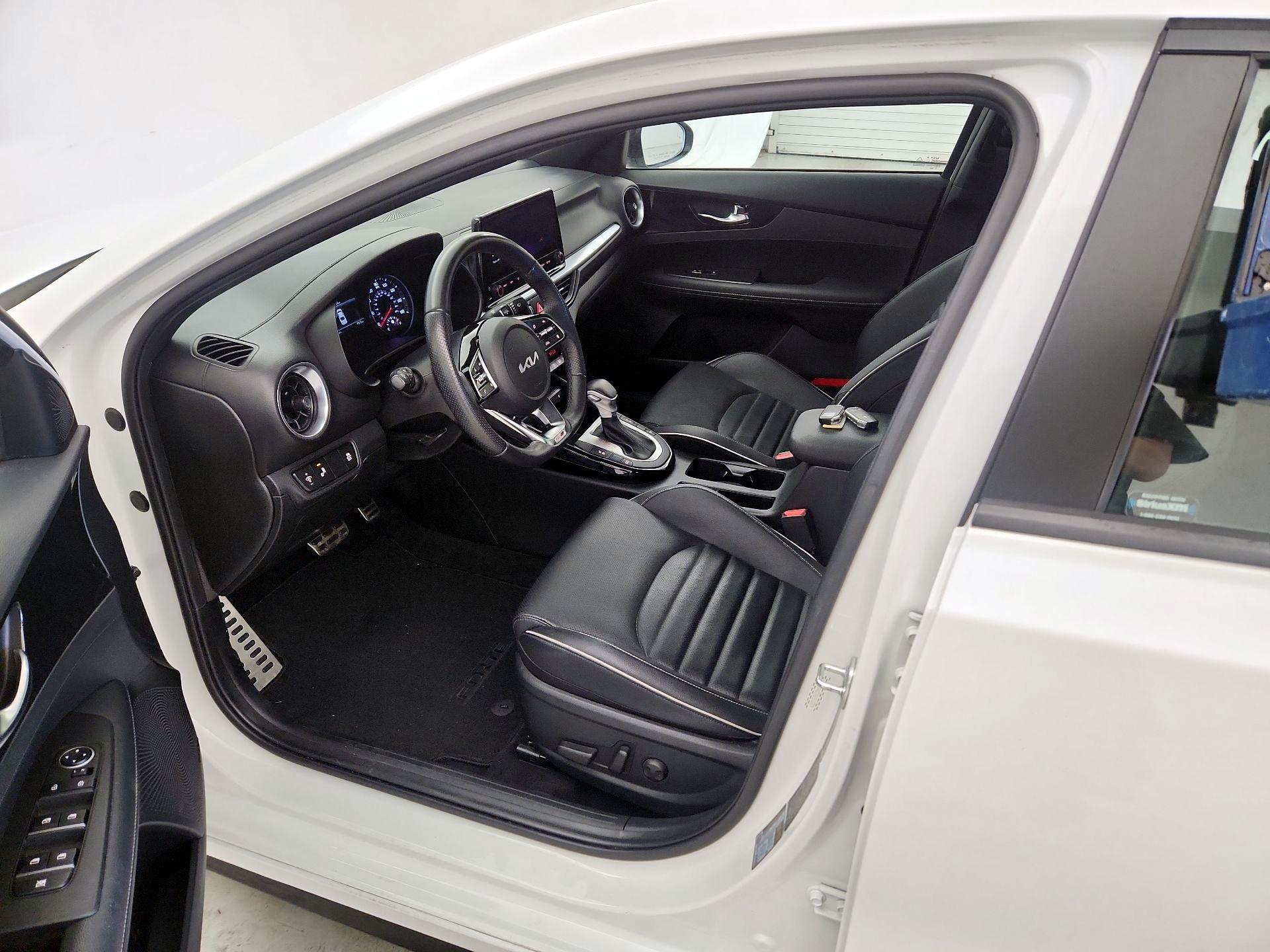 Thumbnail: 2022 Kia Forte - 11