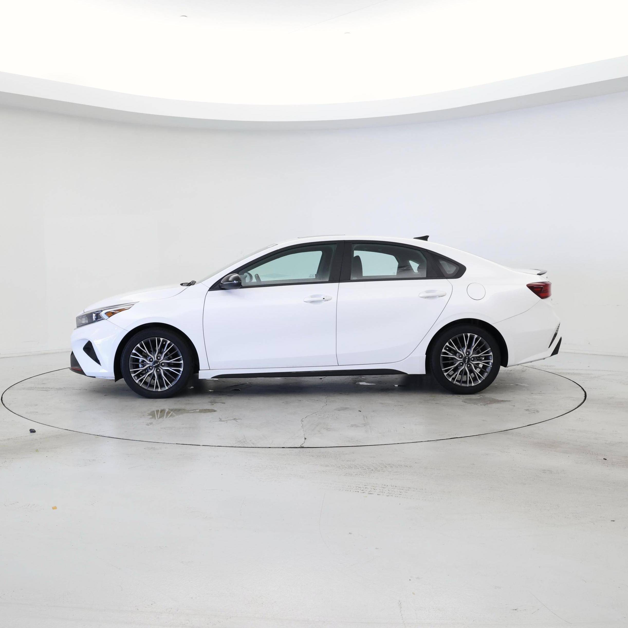 Thumbnail: 2022 Kia Forte - 3