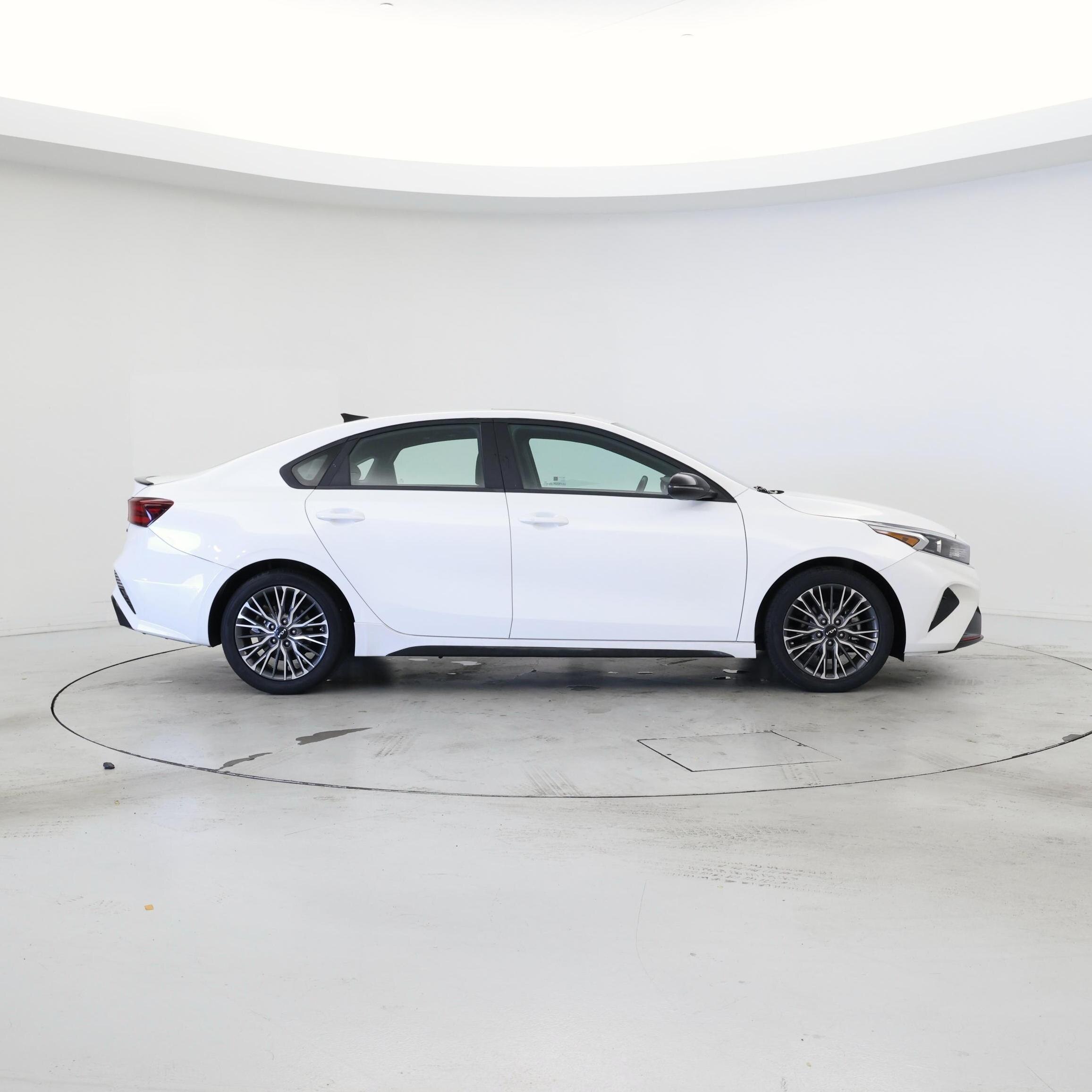 Thumbnail: 2022 Kia Forte - 7