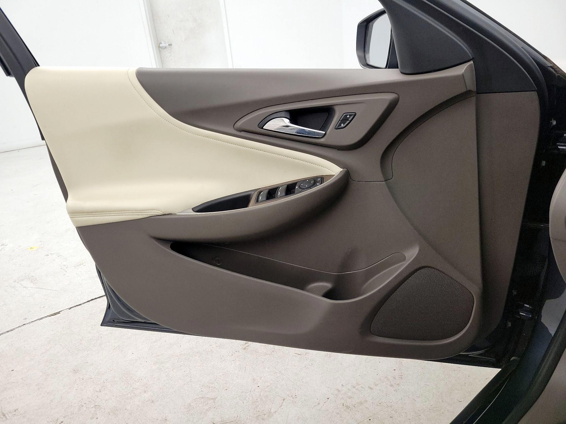 Thumbnail: 2021 Chevrolet Malibu - 12