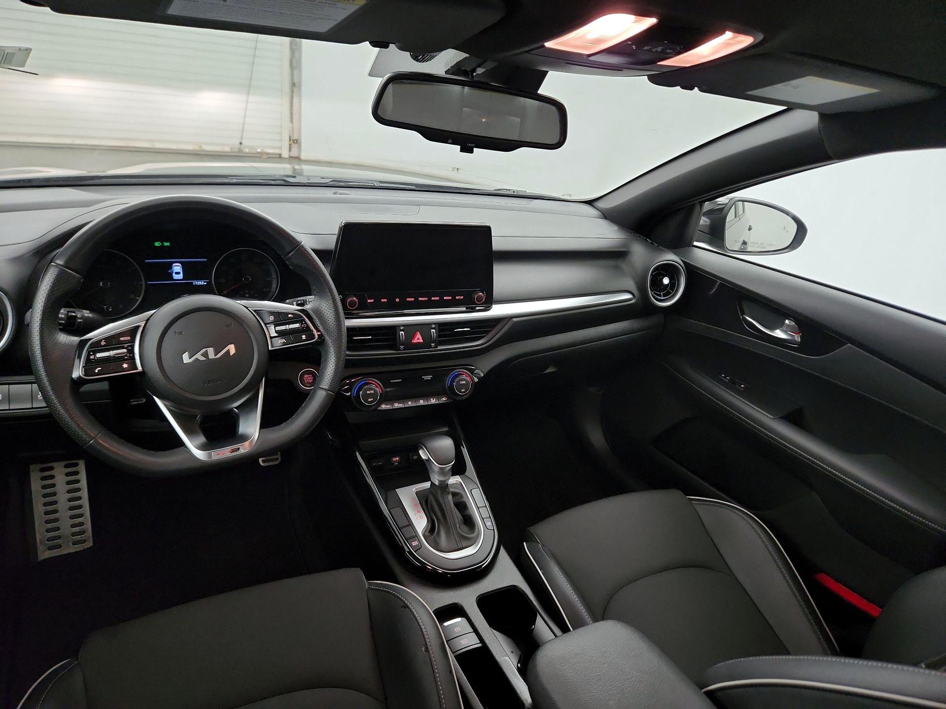 Thumbnail: 2022 Kia Forte - 9