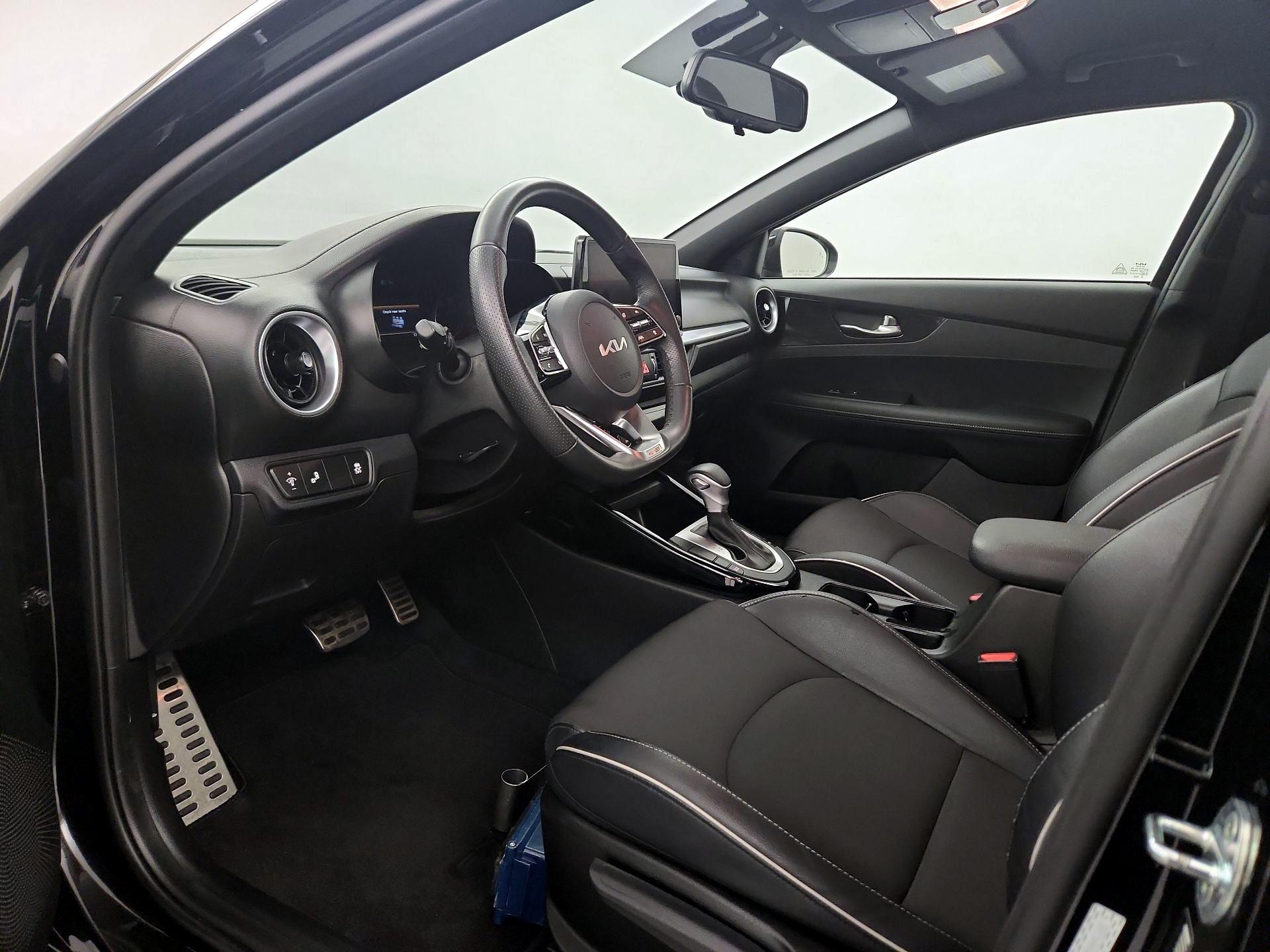 Thumbnail: 2022 Kia Forte - 11