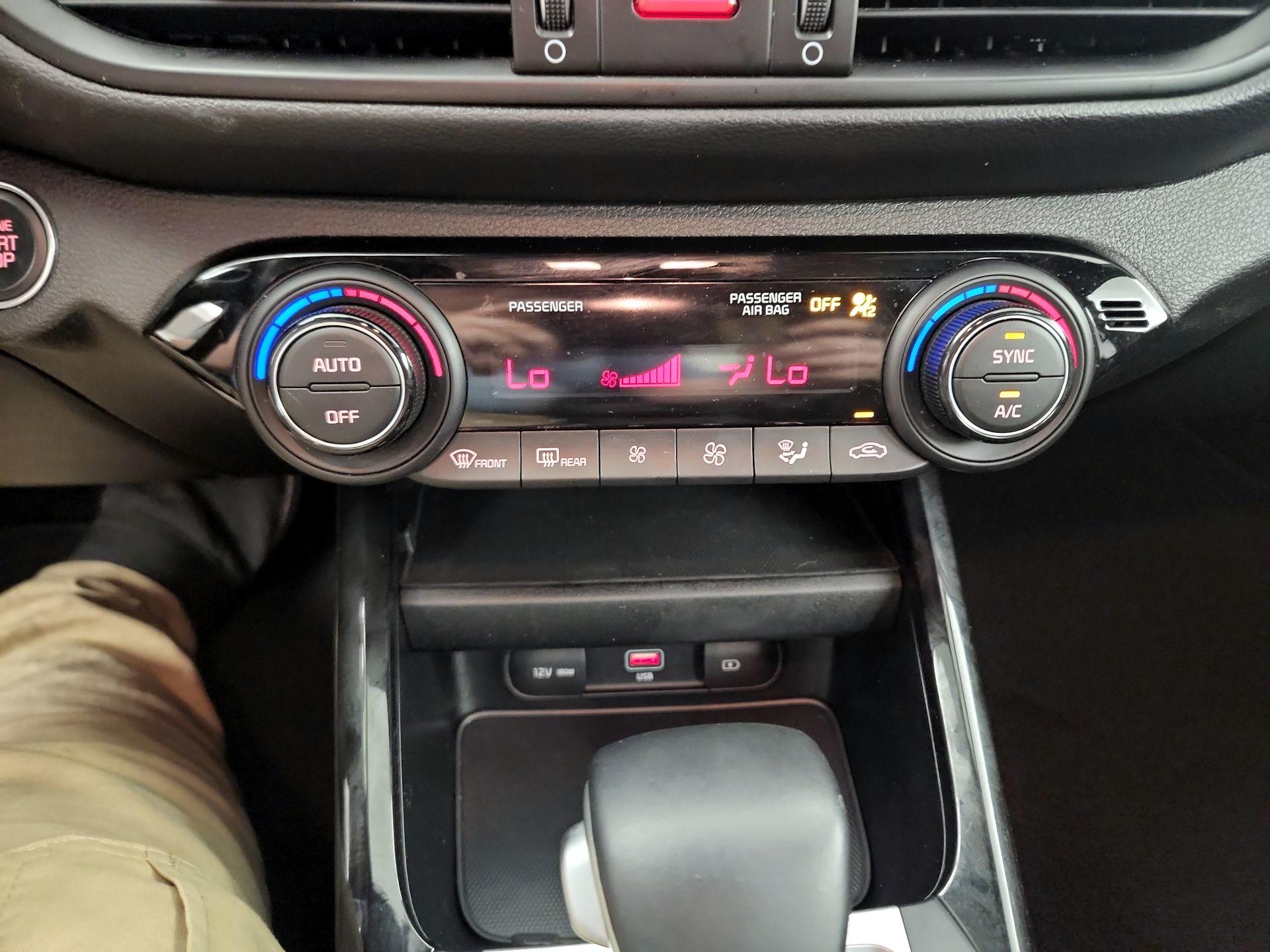 Thumbnail: 2022 Kia Forte - 17