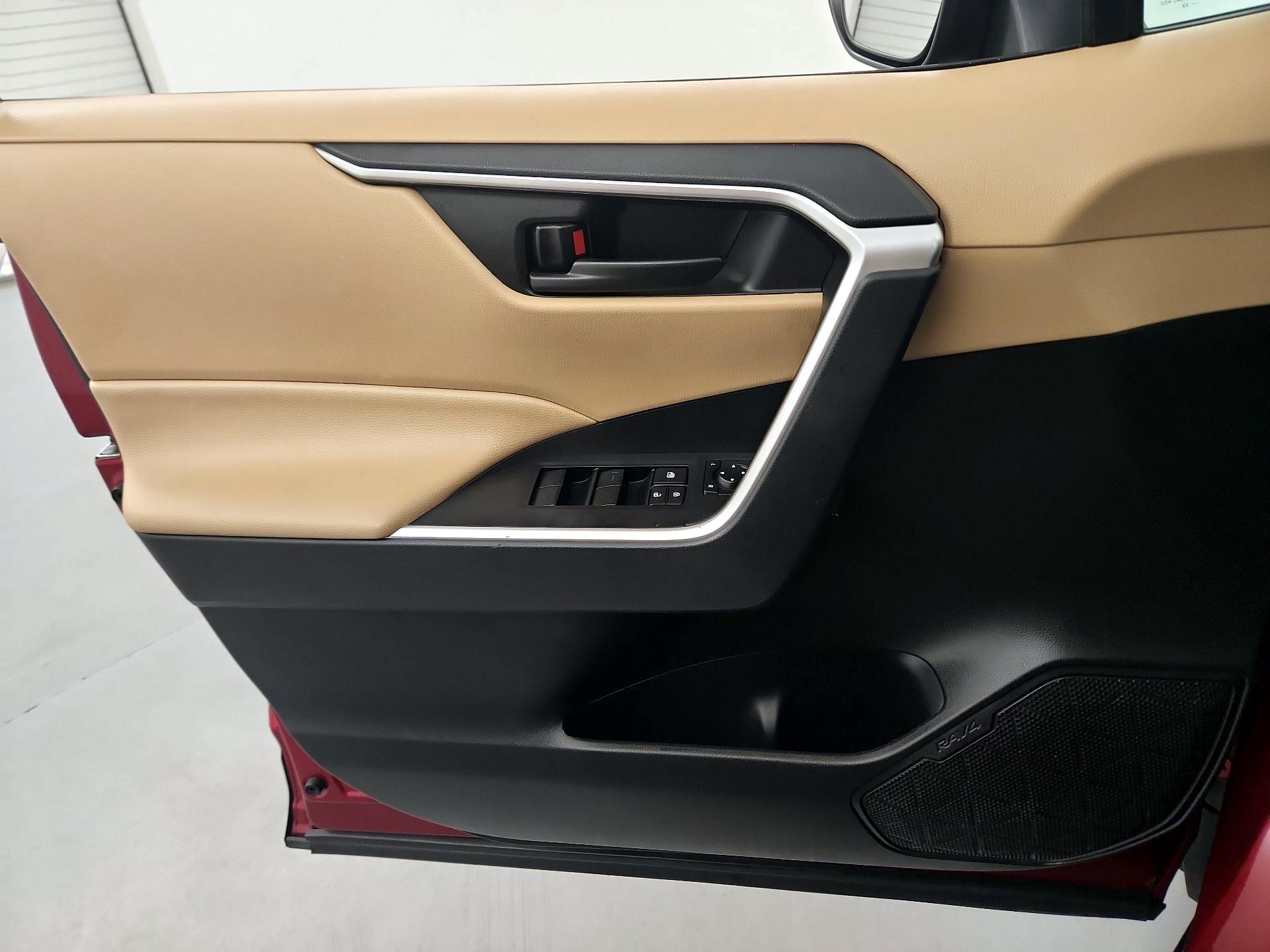 Thumbnail: 2022 Toyota RAV4 - 12