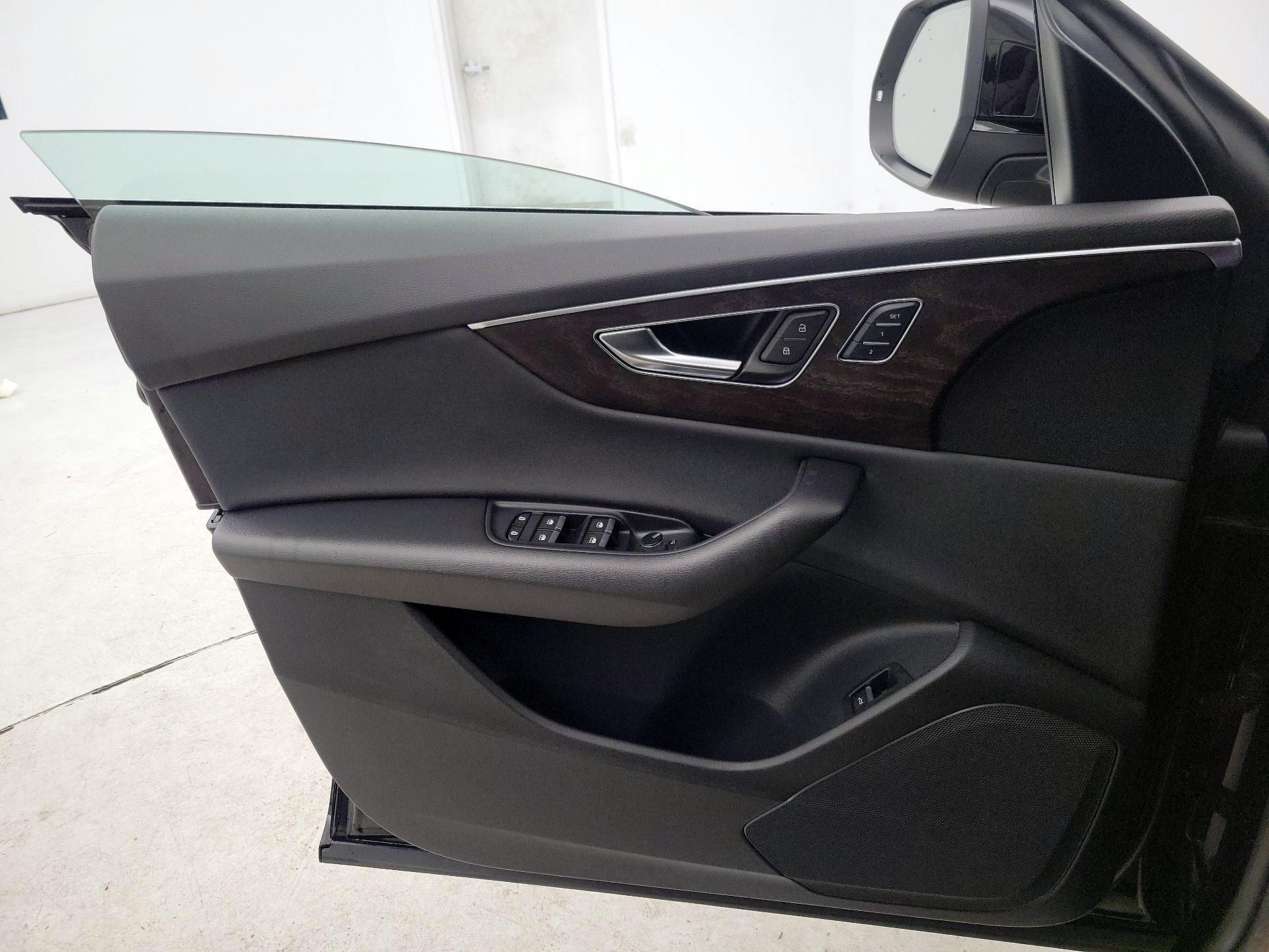 Thumbnail: 2022 Audi Q8 - 12