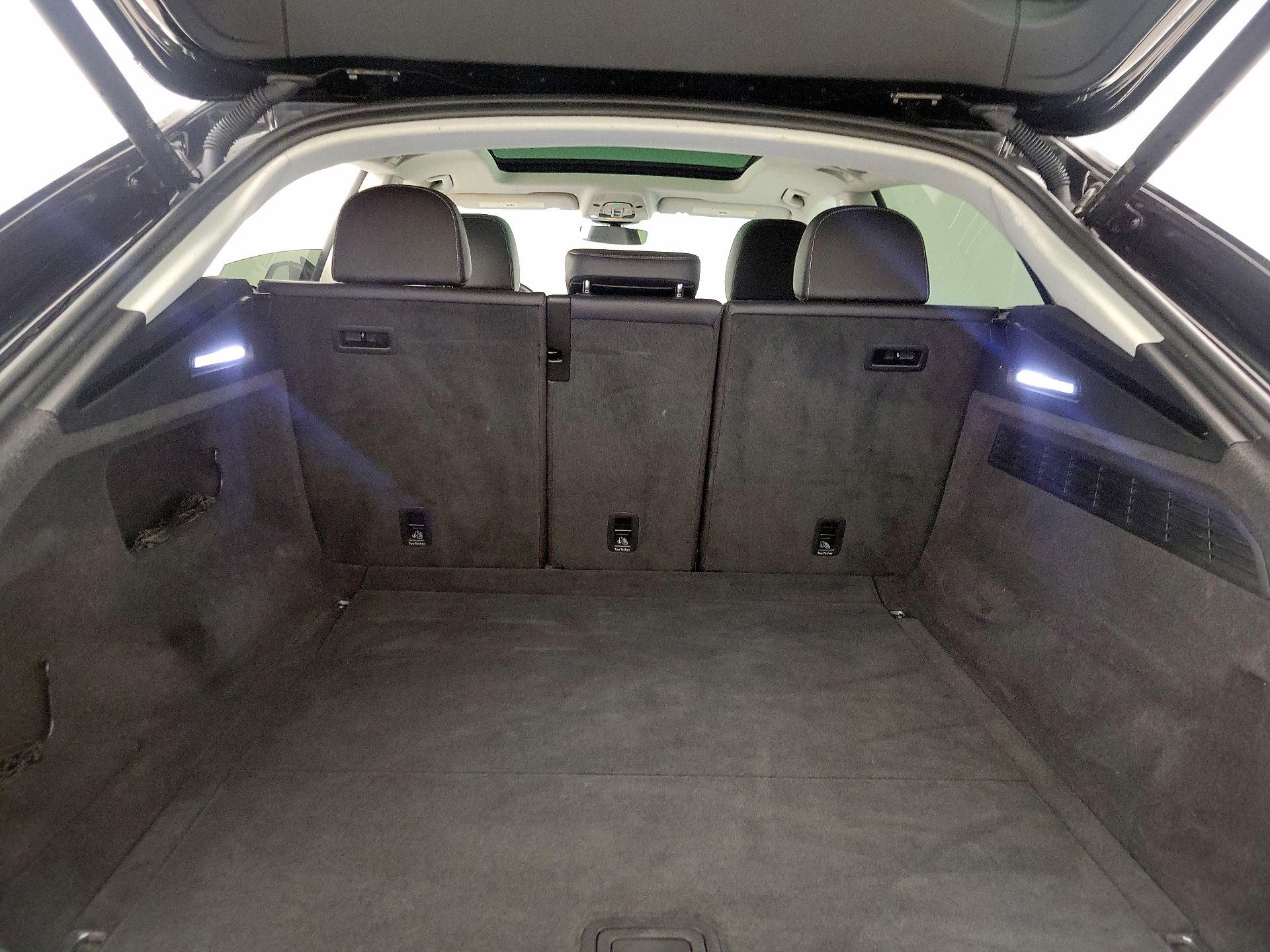 Thumbnail: 2022 Audi Q8 - 20