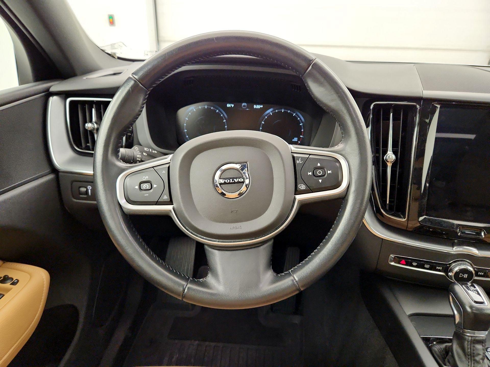 Thumbnail: 2020 Volvo XC60 - 10