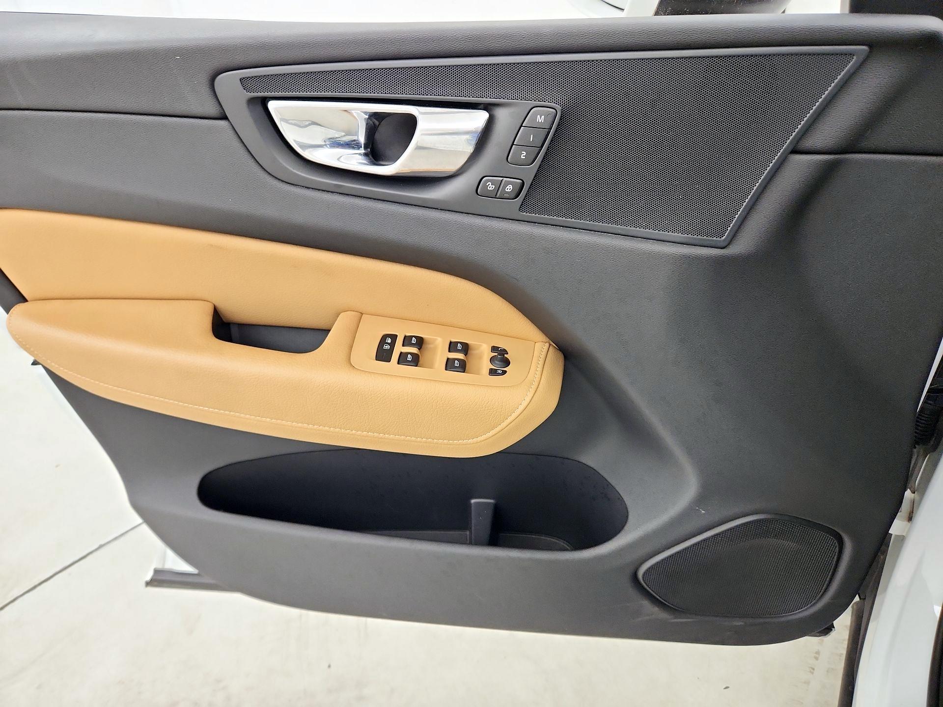 Thumbnail: 2020 Volvo XC60 - 12