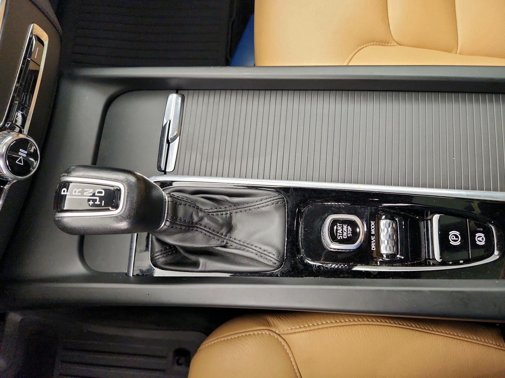 Thumbnail: 2020 Volvo XC60 - 17