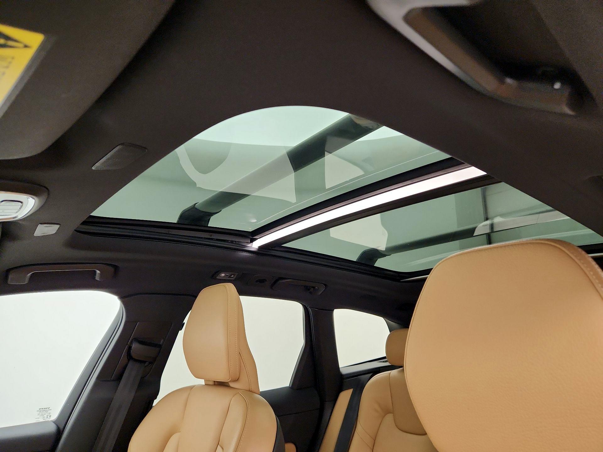 Thumbnail: 2020 Volvo XC60 - 19
