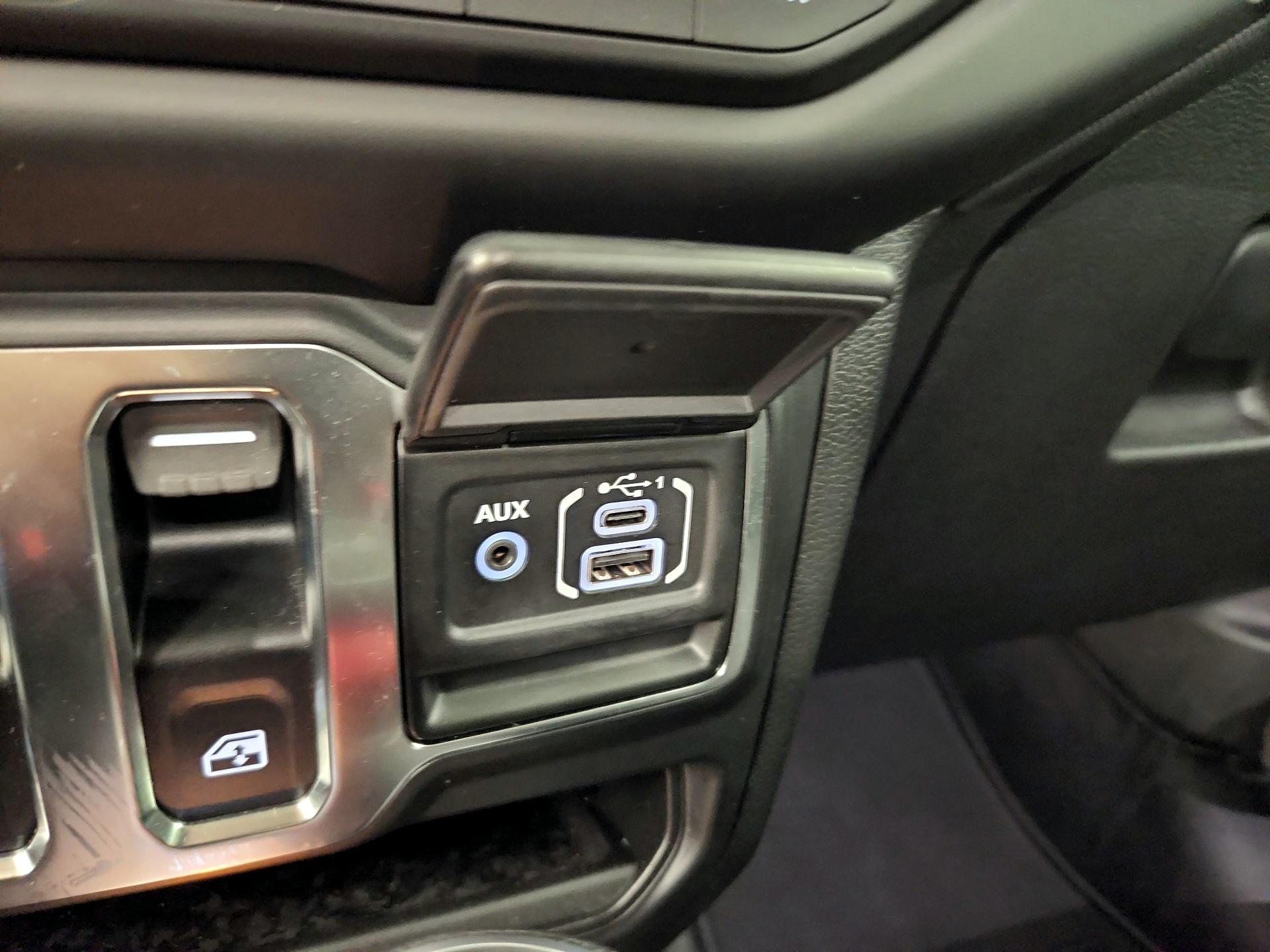 Thumbnail: 2021 Jeep Wrangler - 18