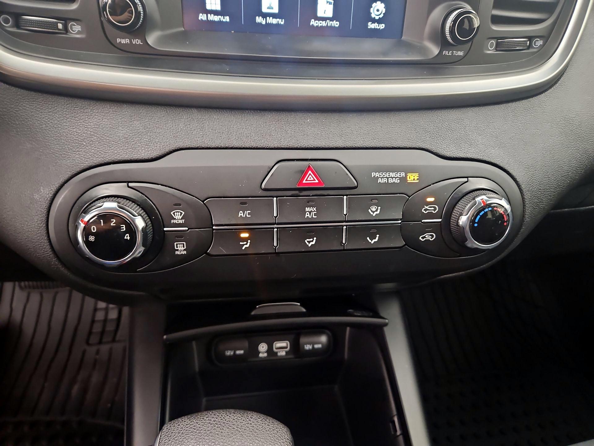 Thumbnail: 2019 Kia Sorento - 16