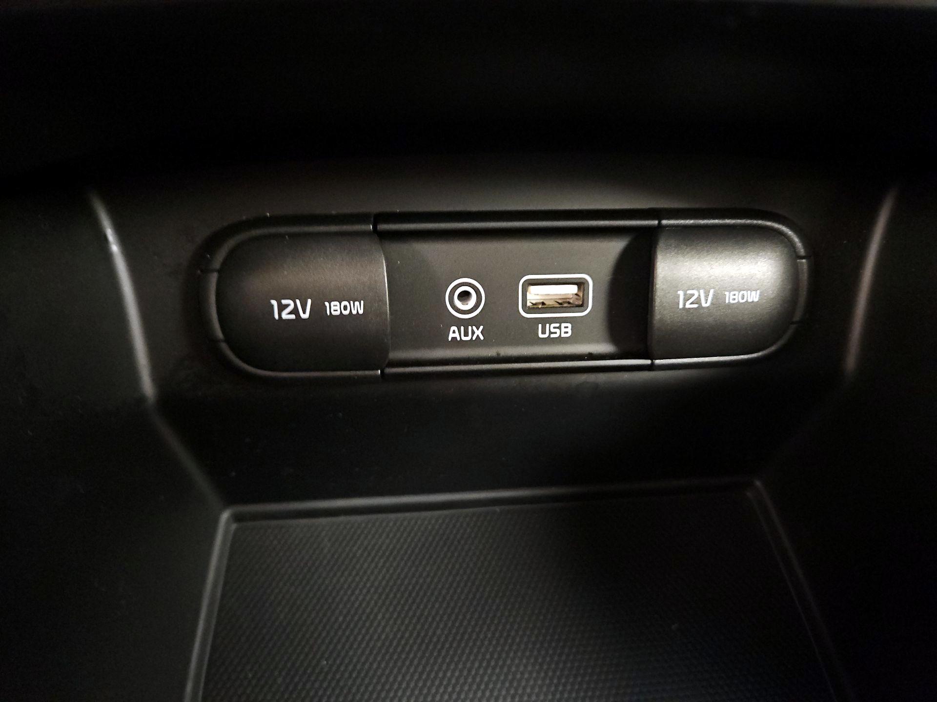 Thumbnail: 2019 Kia Sorento - 18