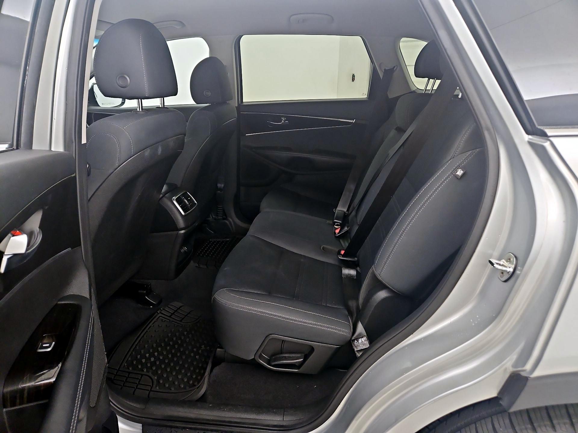 Thumbnail: 2019 Kia Sorento - 19