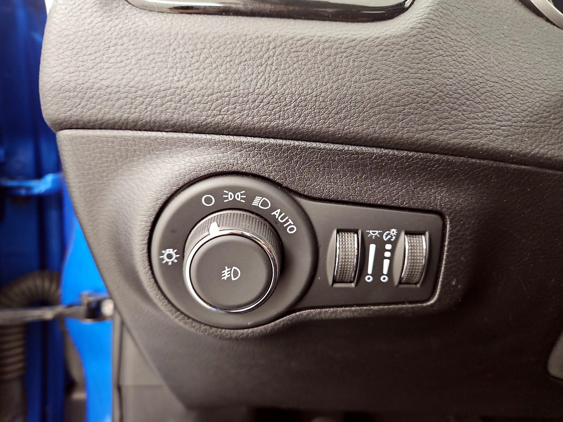 Thumbnail: 2021 Jeep Compass - 13