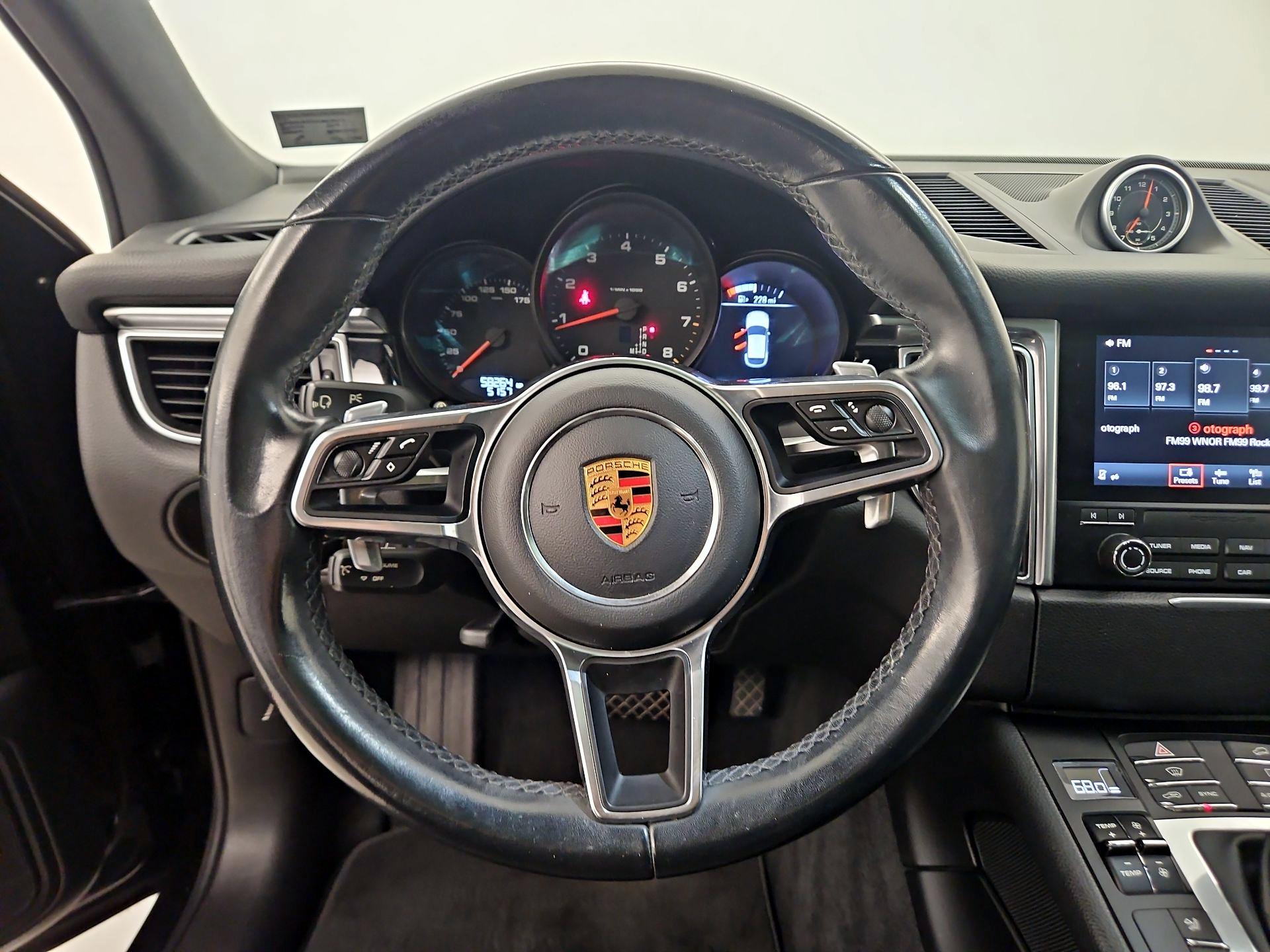 Thumbnail: 2018 Porsche Macan - 10
