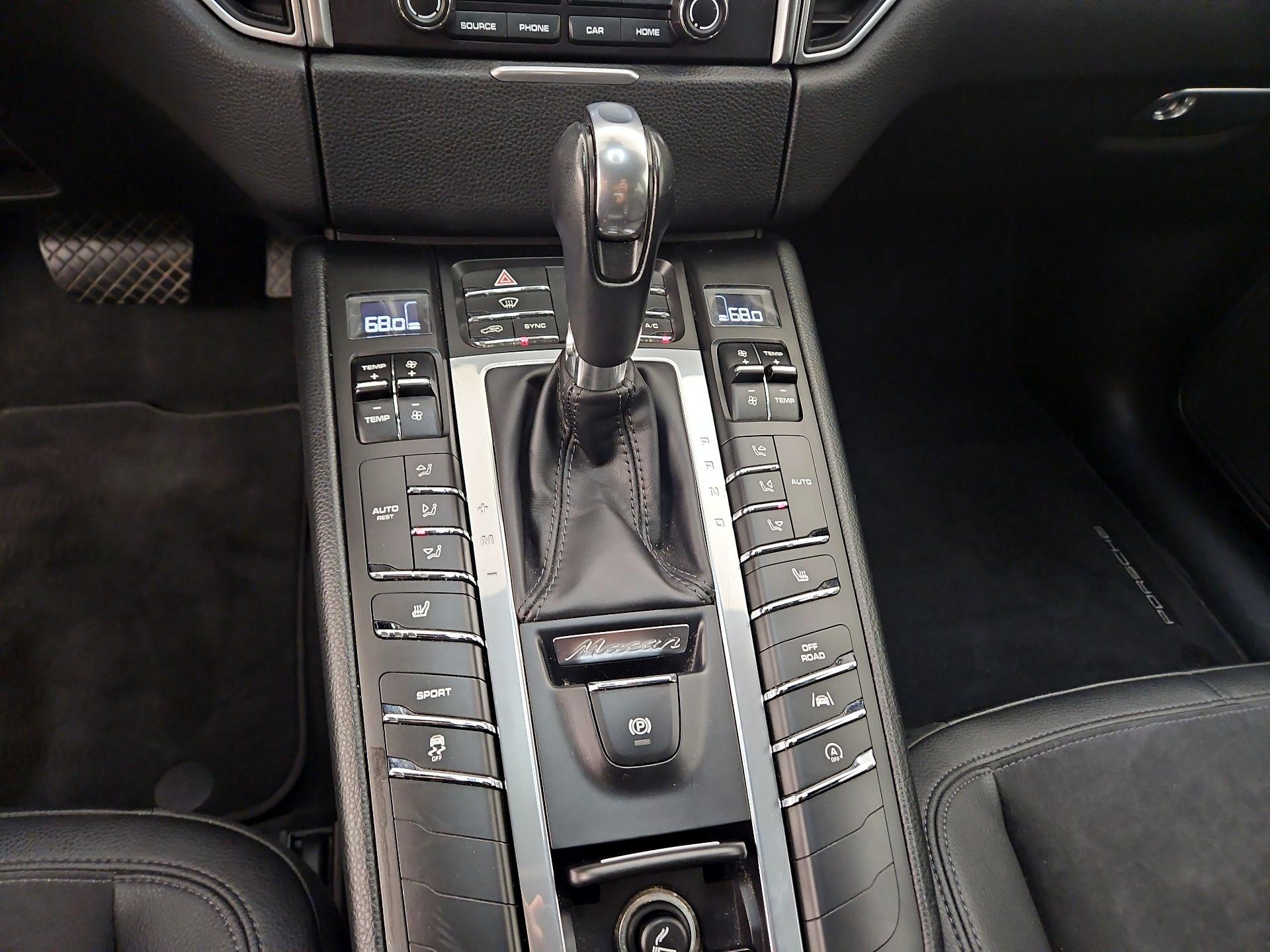 Thumbnail: 2018 Porsche Macan - 17