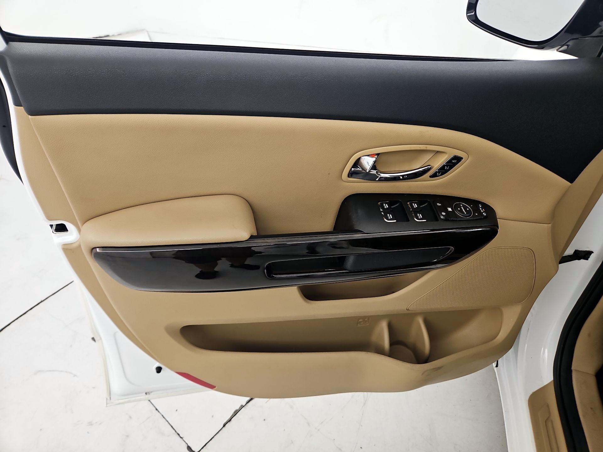 Thumbnail: 2019 Kia Sedona - 12