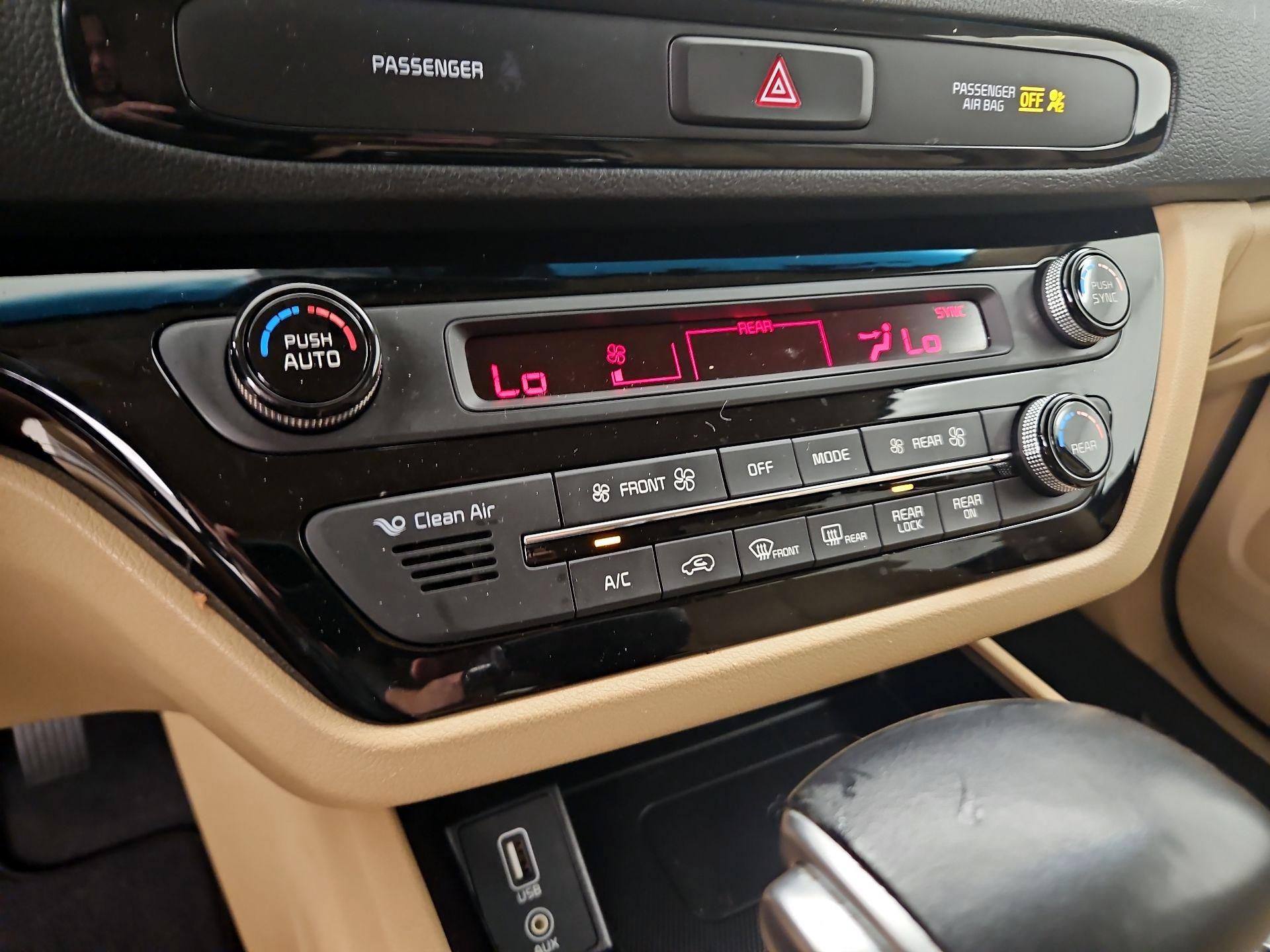 Thumbnail: 2019 Kia Sedona - 16
