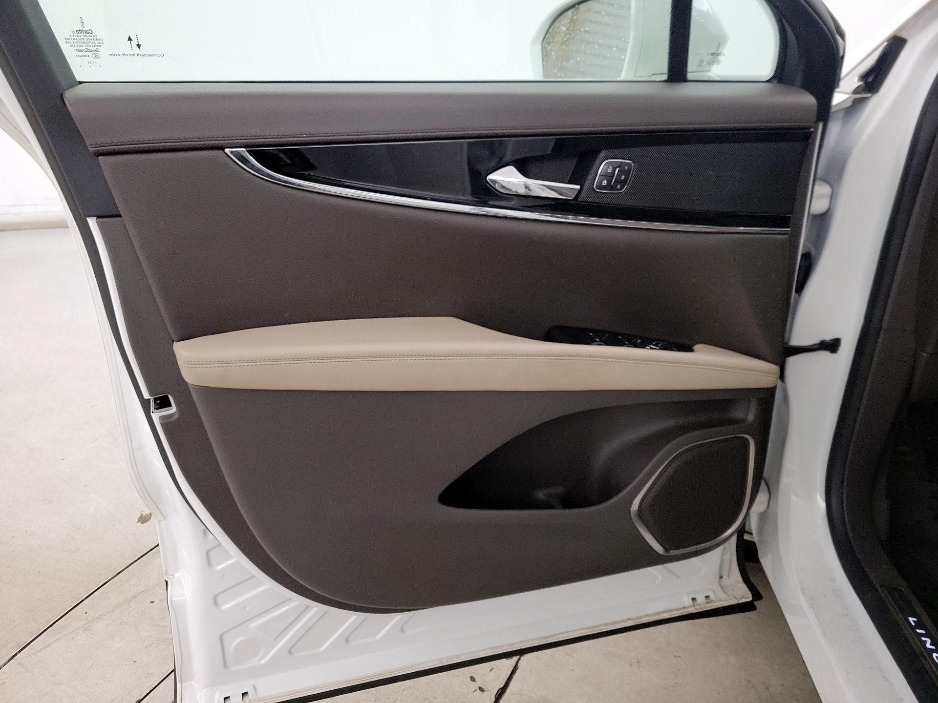 Thumbnail: 2022 Lincoln Nautilus - 12