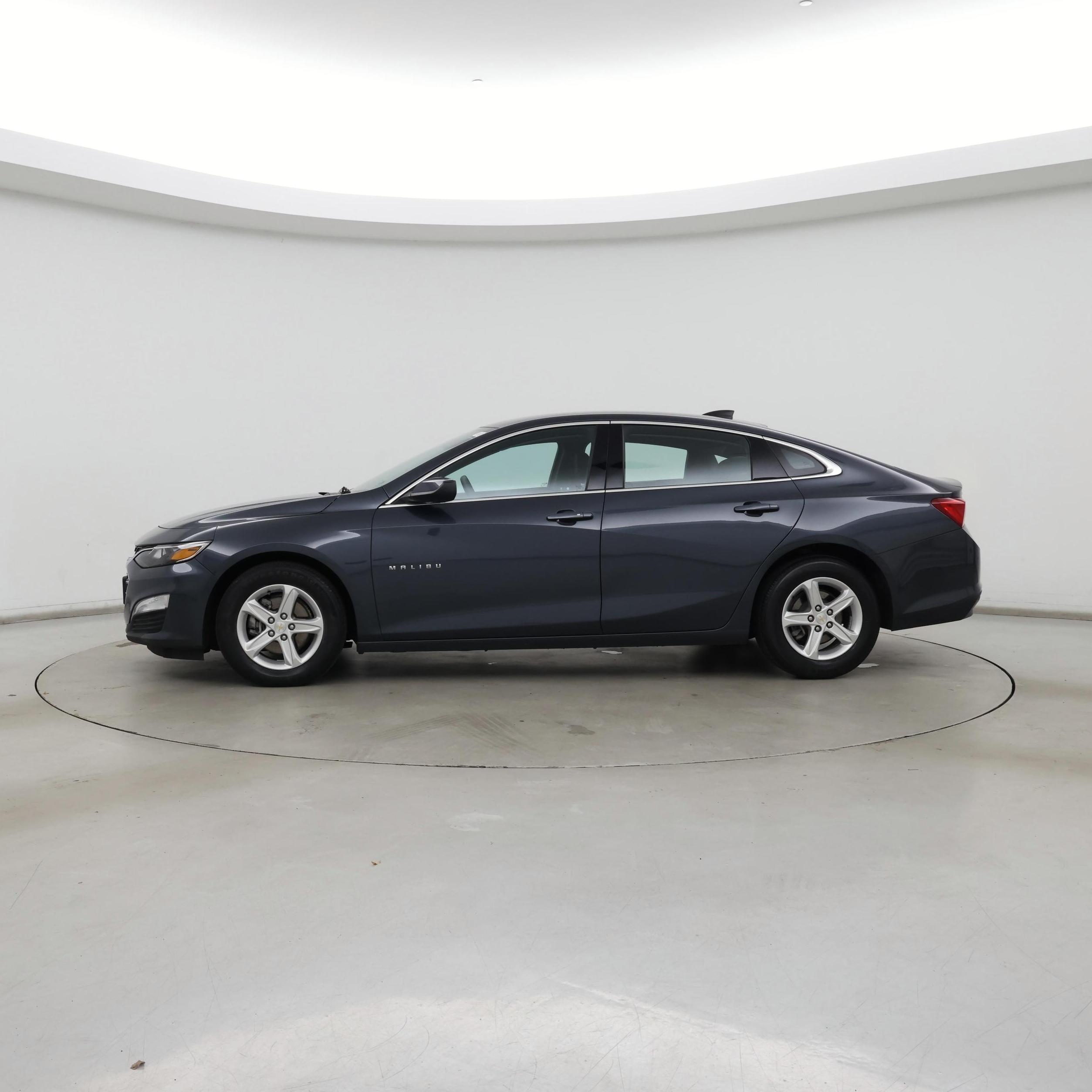 Thumbnail: 2021 Chevrolet Malibu - 3