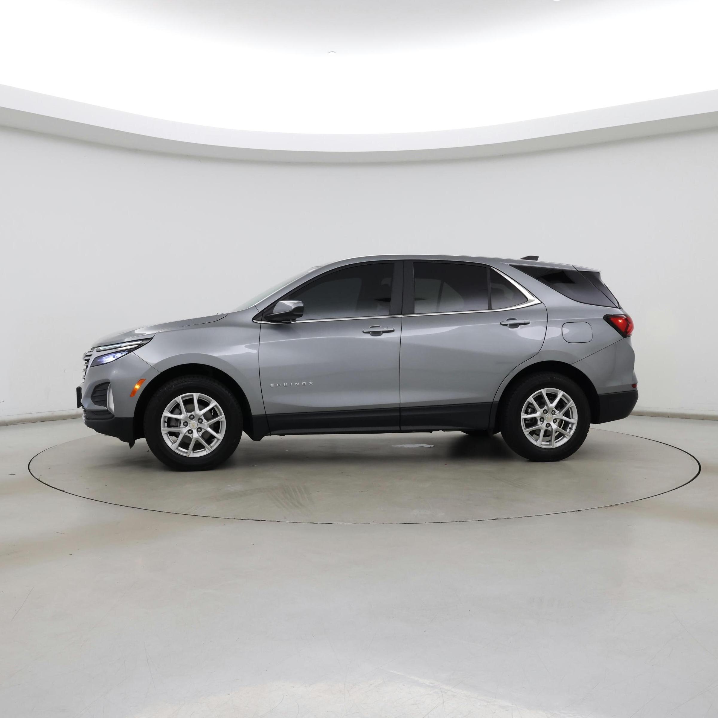 Thumbnail: 2023 Chevrolet Equinox - 3