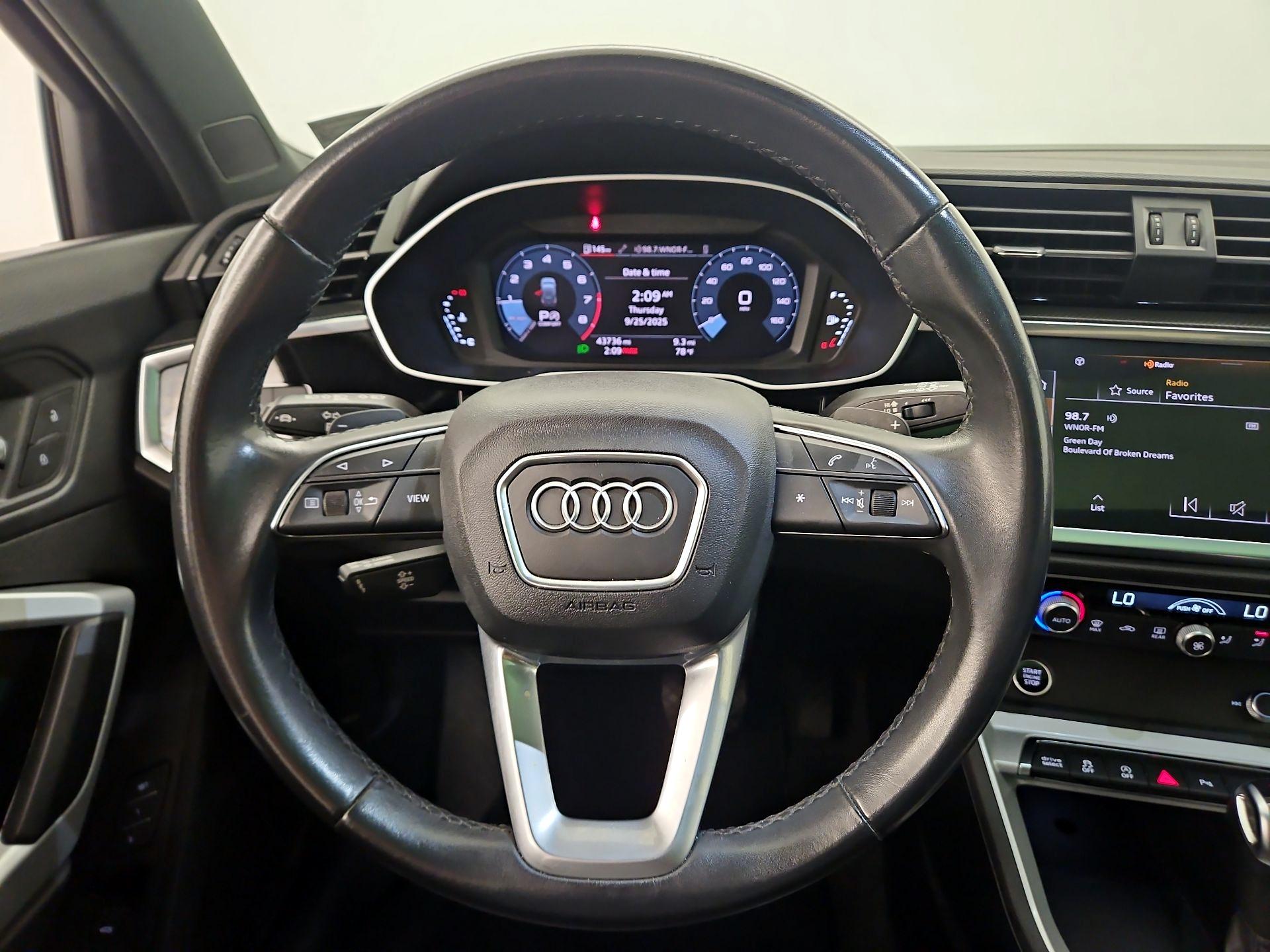 Thumbnail: 2023 Audi Q3 - 10