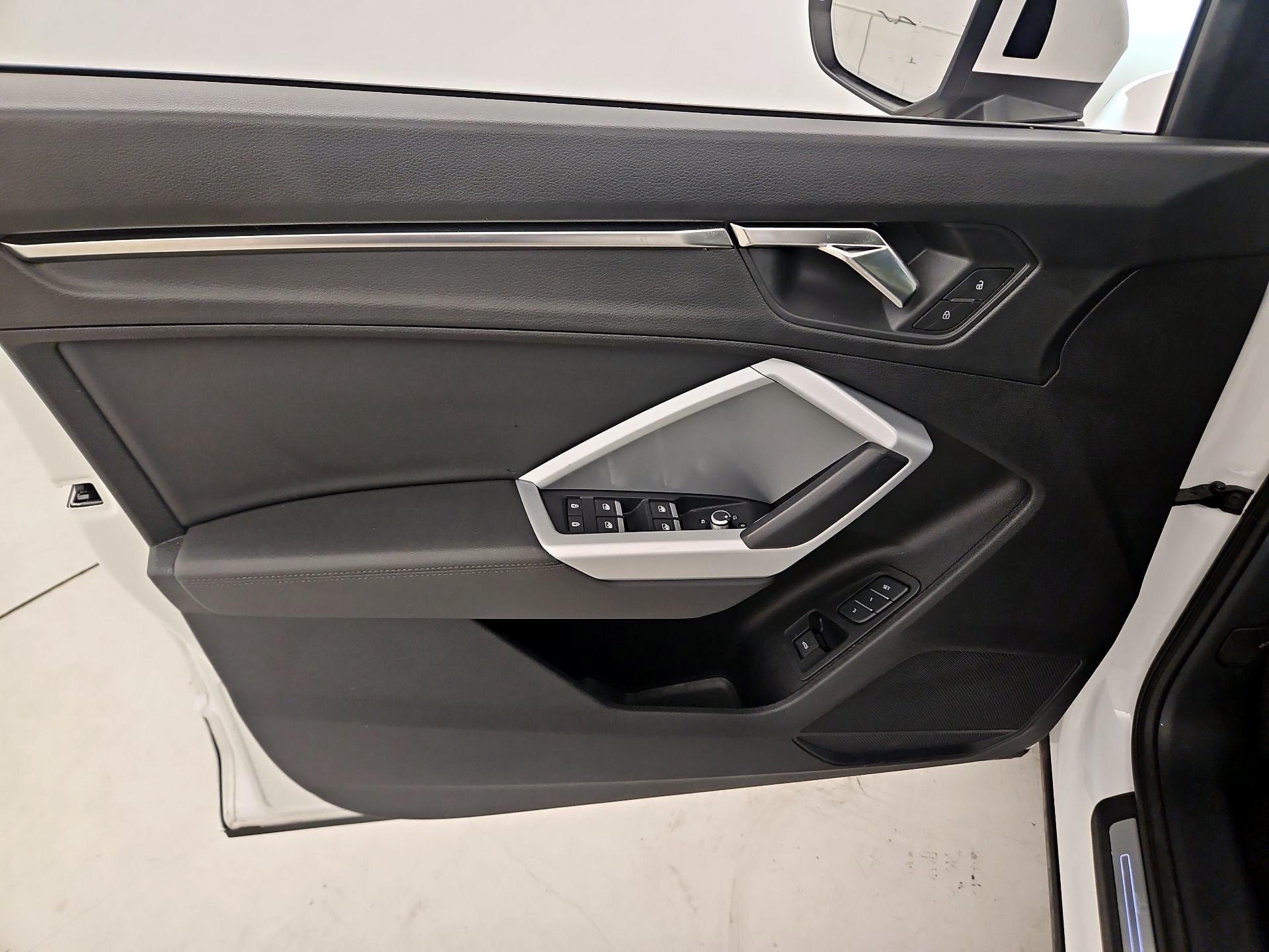 Thumbnail: 2023 Audi Q3 - 12