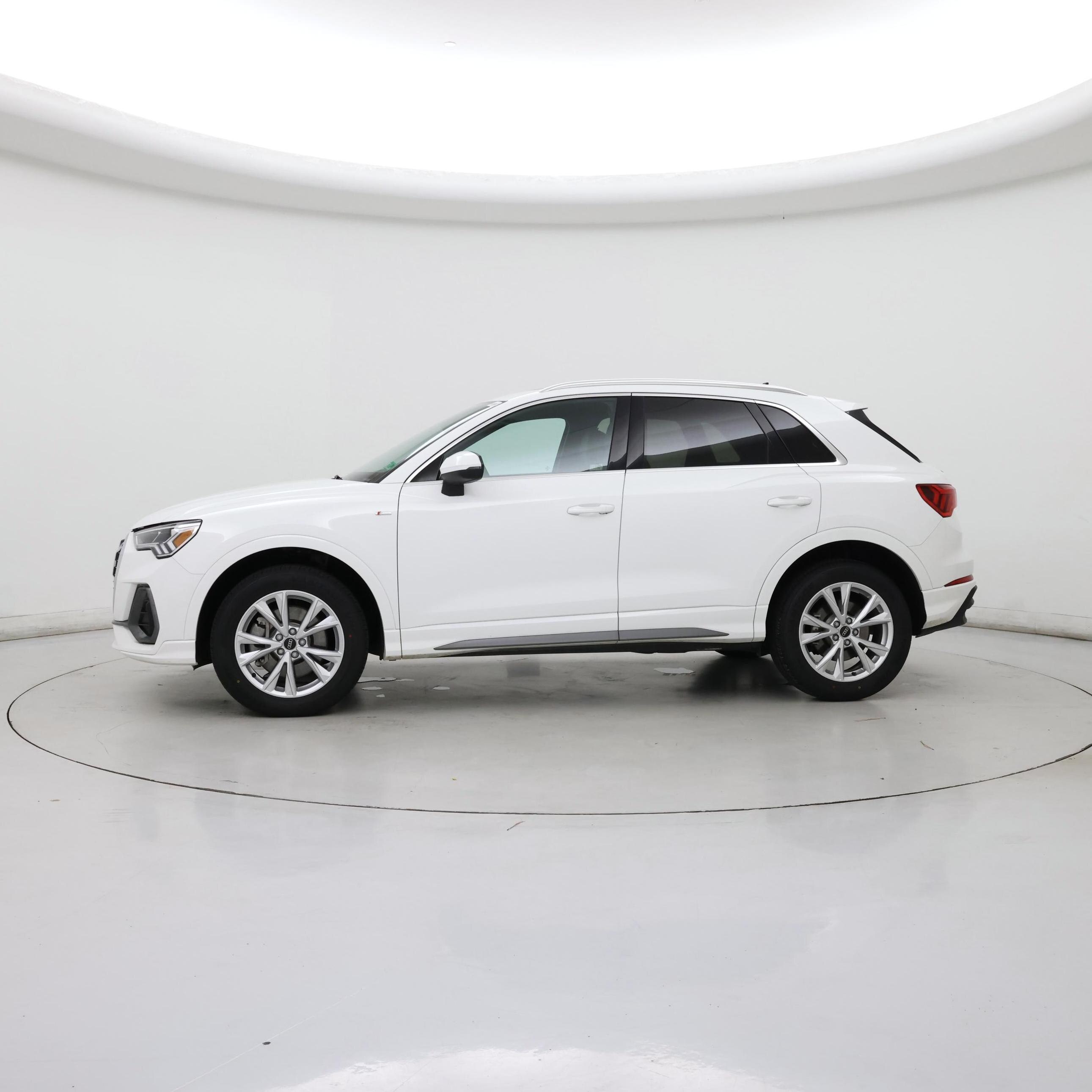 Thumbnail: 2023 Audi Q3 - 3
